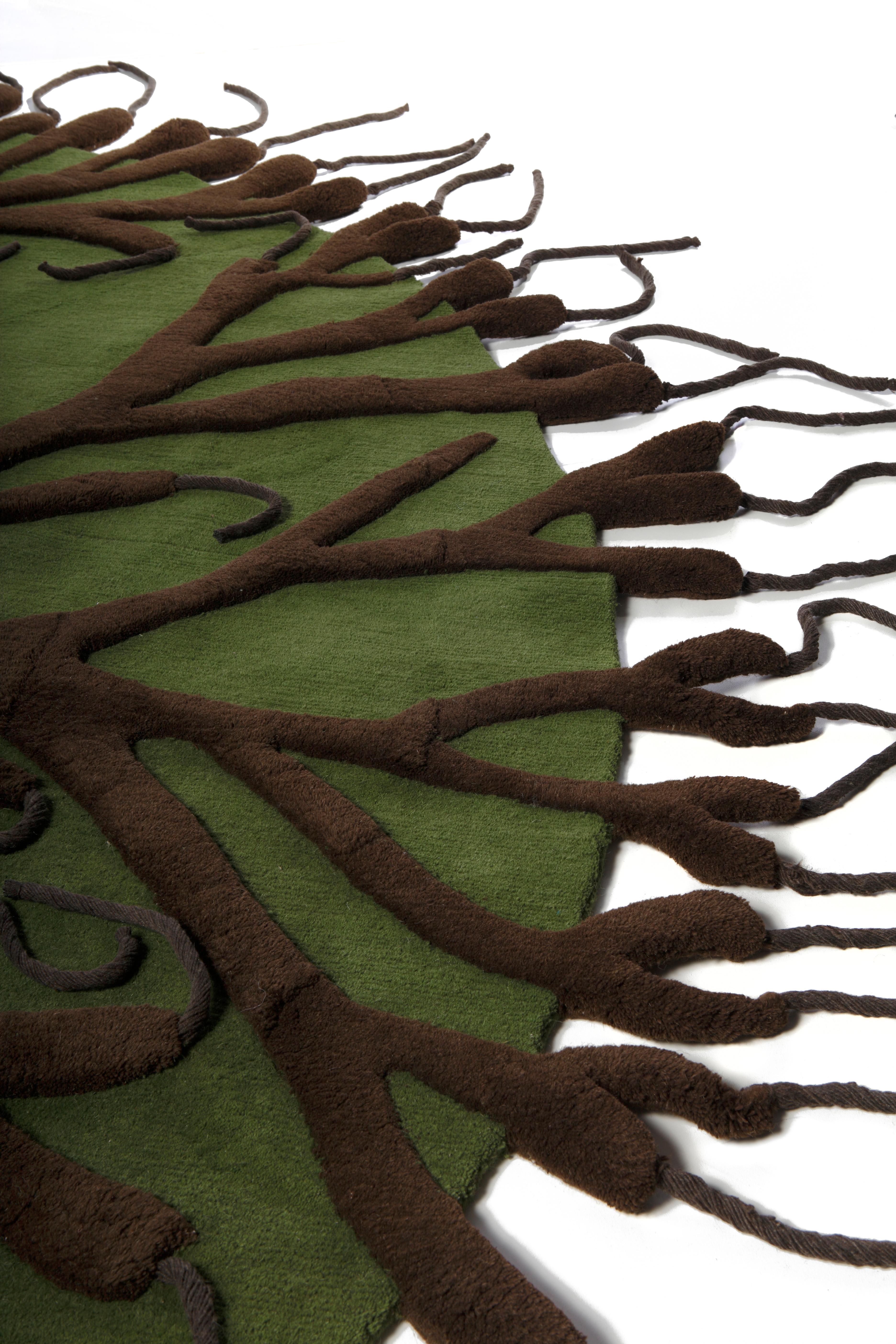The french designer Matali Crasset has collaborated for the first time with contemporary rug company Nodus in 2011 to create ‘Roots’.
The woolen rug has four levels of height giving it three-dimensional quality that resembles the root system of a