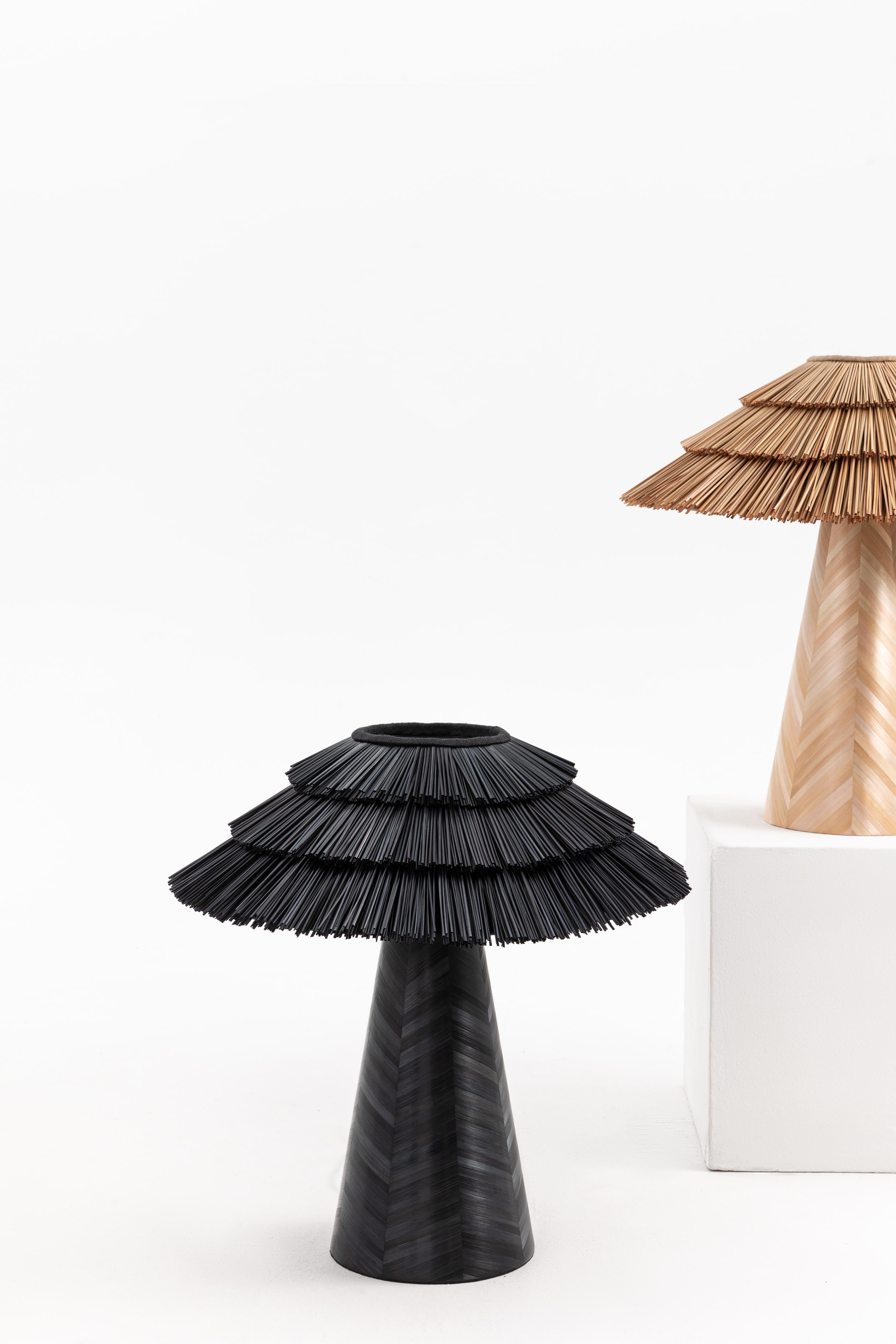Lampe de table Roots of Home Lighting incrustée de paille noire naturelle, pièce de collection en vente 2
