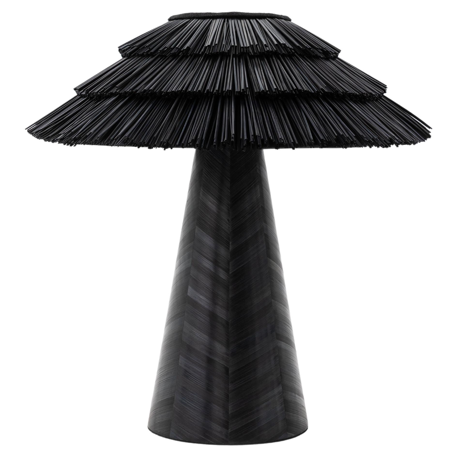 Lampe de table Roots of Home Lighting incrustée de paille noire naturelle, pièce de collection