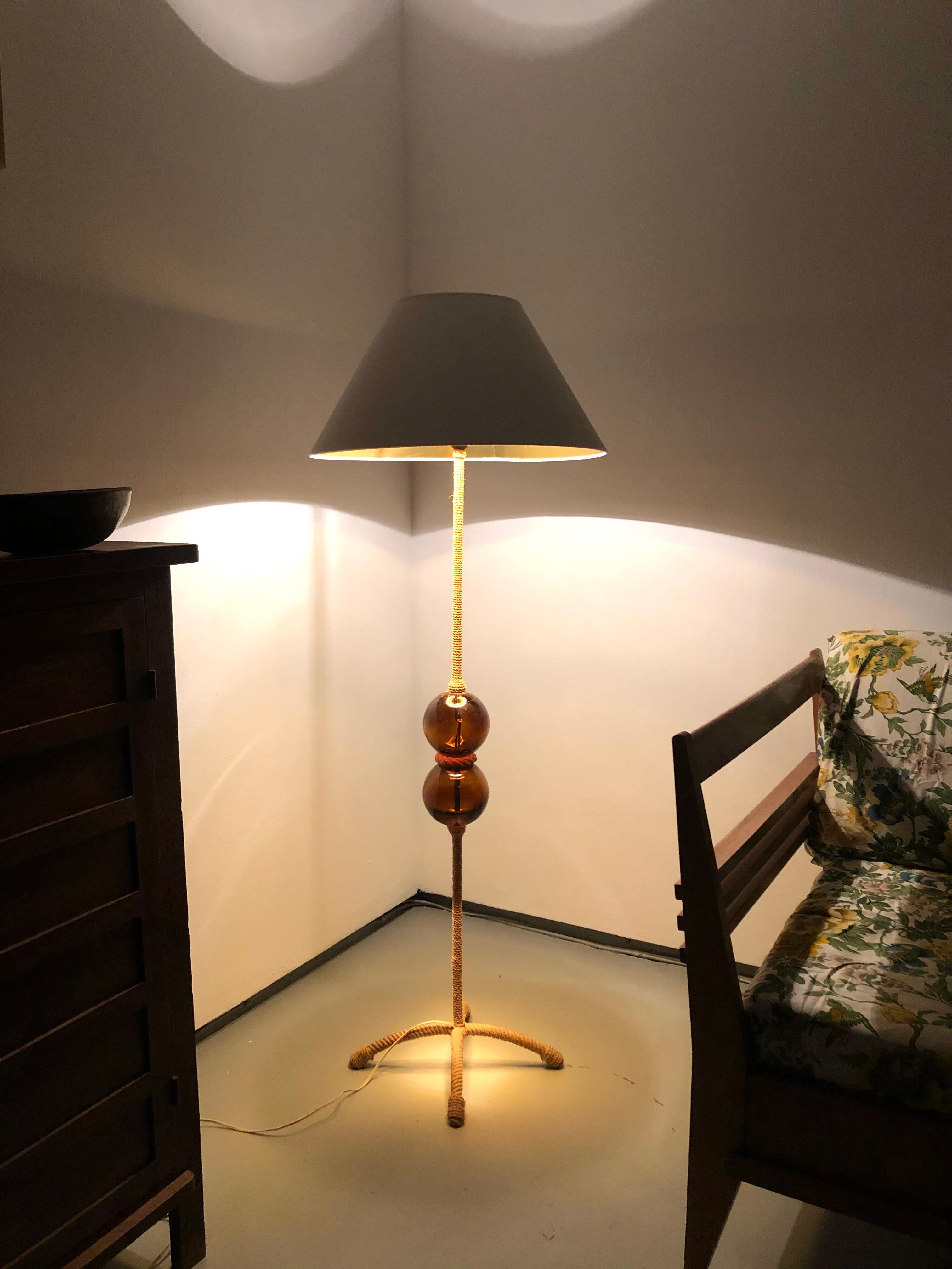 Rope and glass ball lamp floor by Audoux and Minnet, 1960s In Good Condition For Sale In PARIS, FR