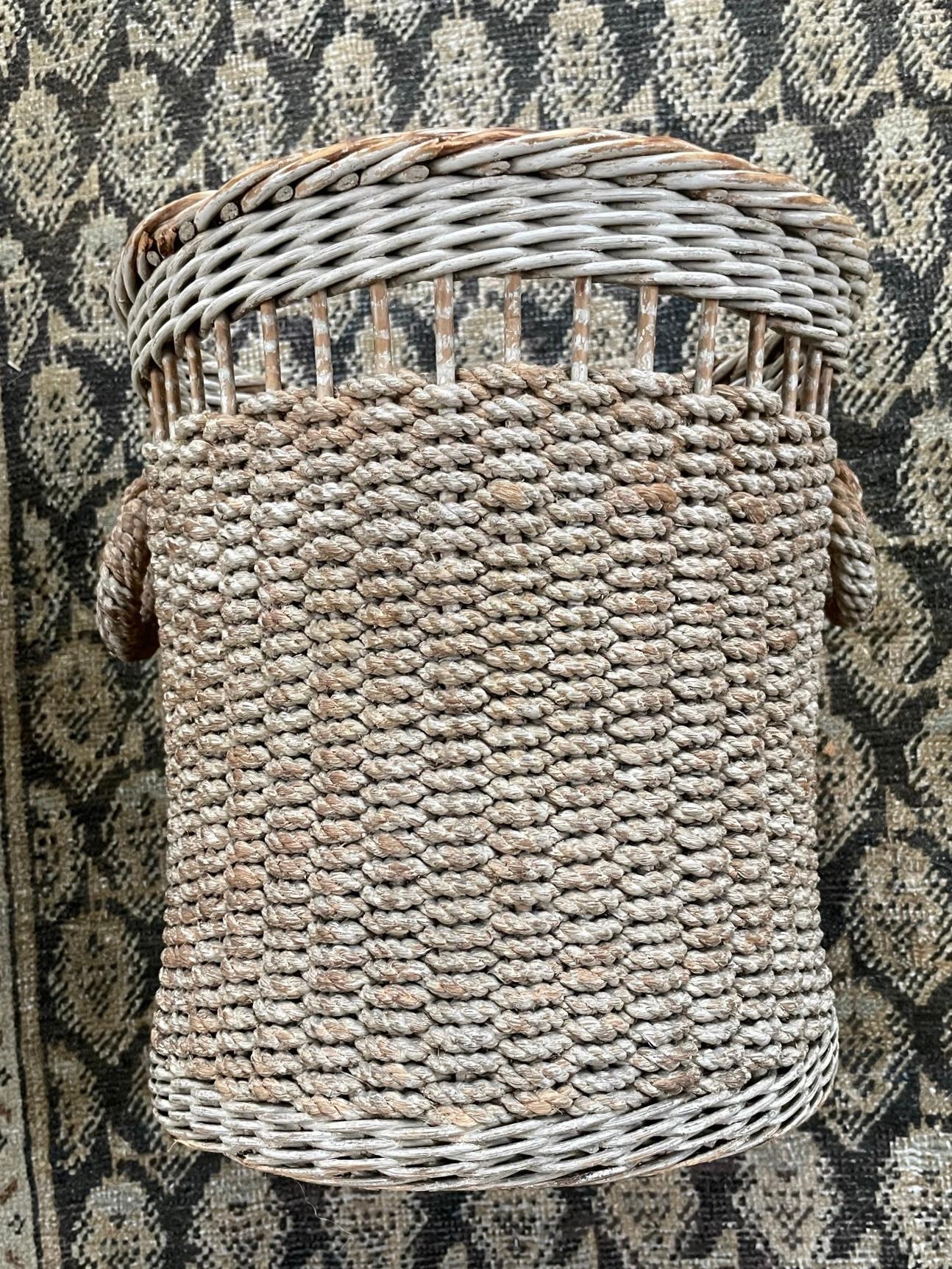rope trash can