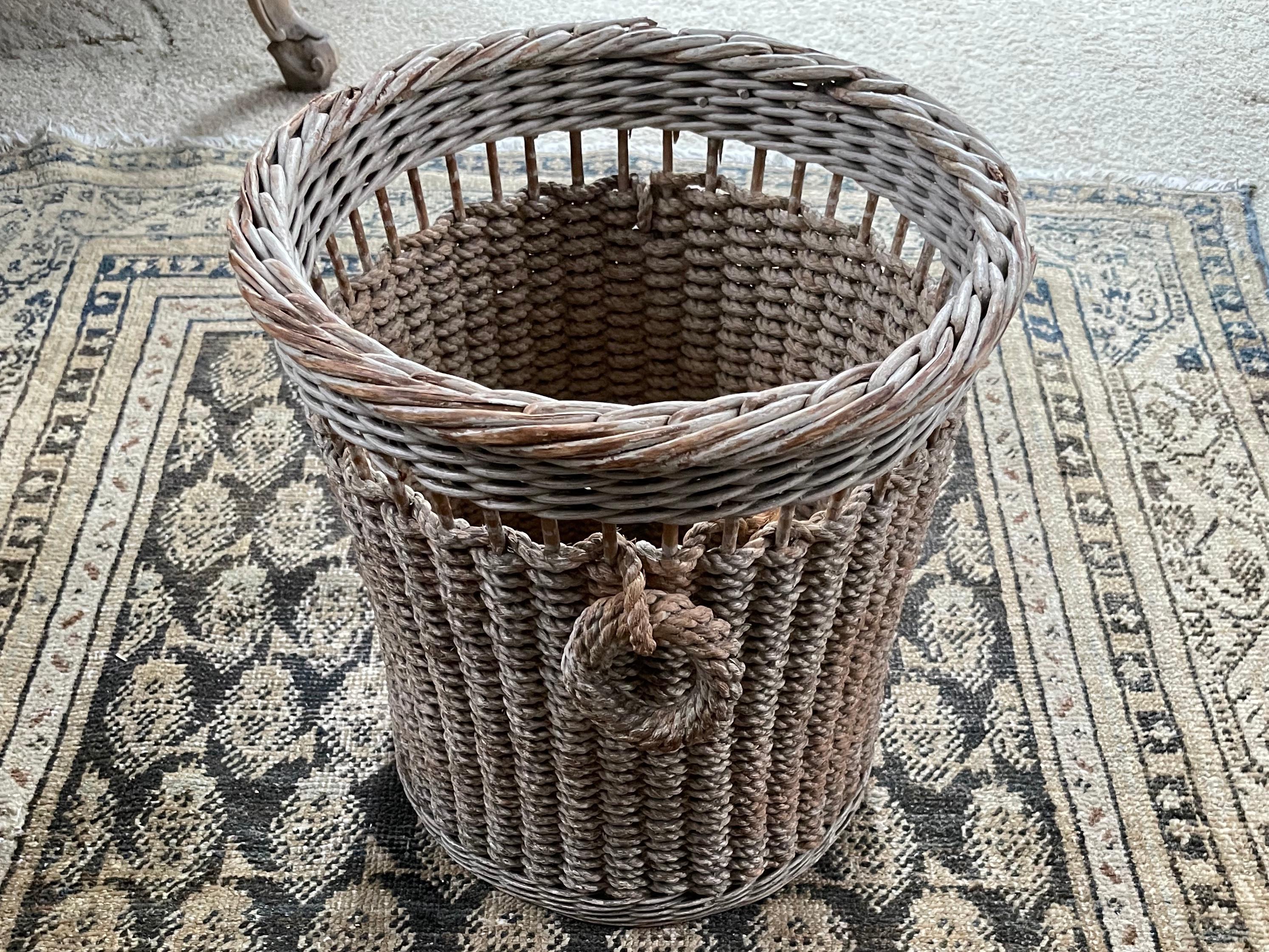 Rope and Wicker Wastebasket In Good Condition For Sale In New York, NY