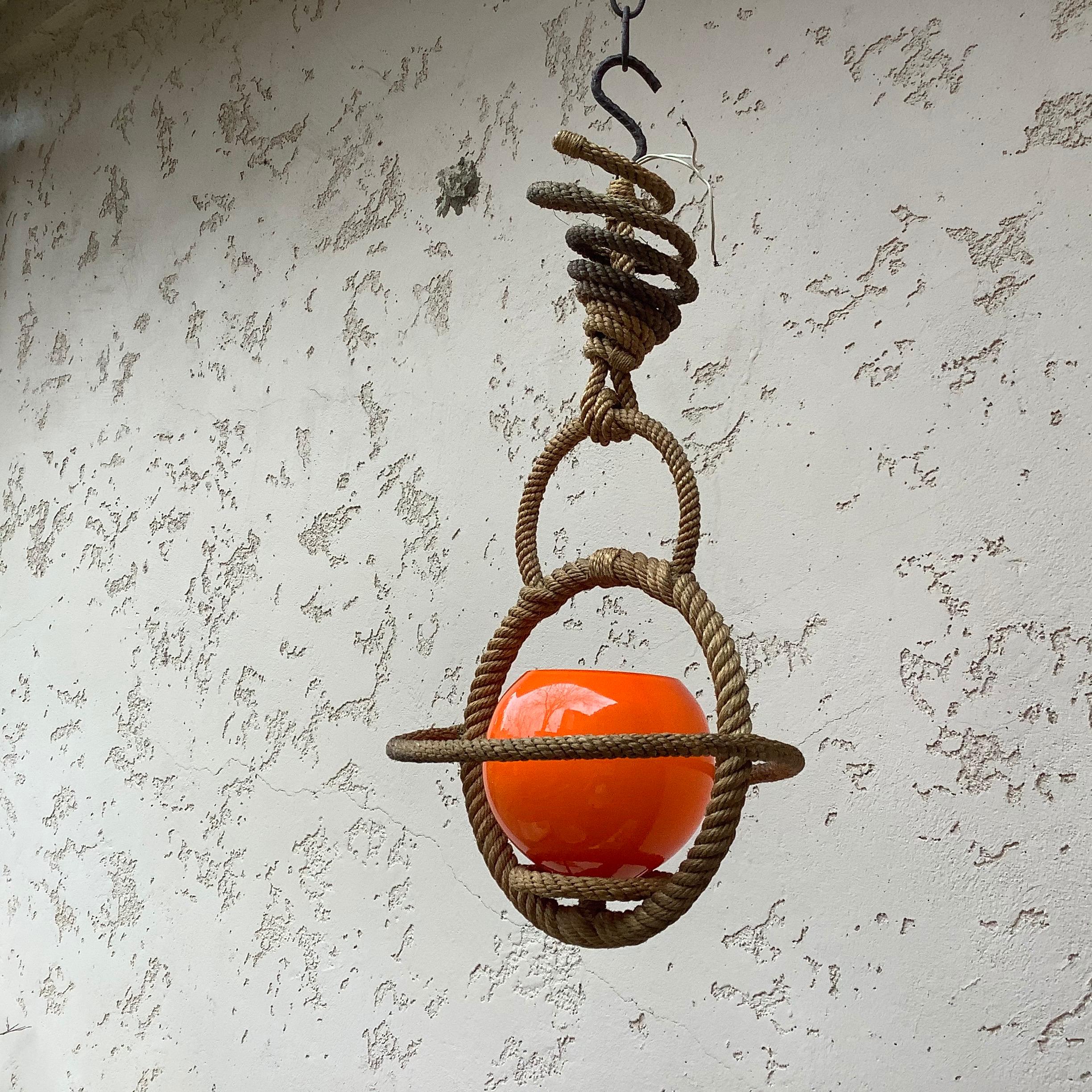 Rope lantern chandelier Audoux Minet, circa 1960, with orange opaline.
Nautical style.