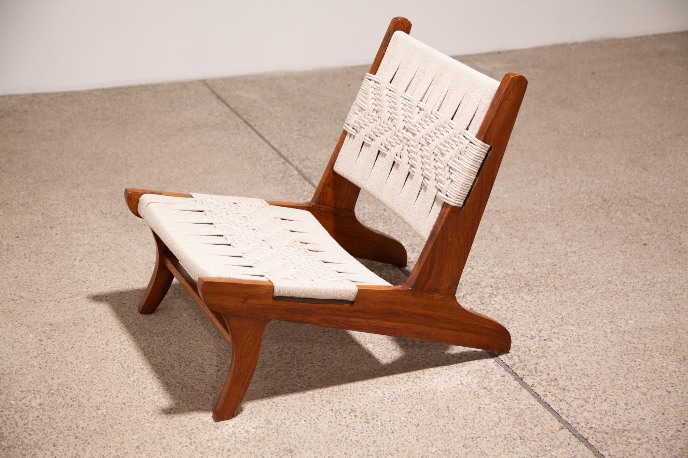 Milieu du XXe siècle Chaise longue en corde attribuée à Pierre Jeanneret en vente