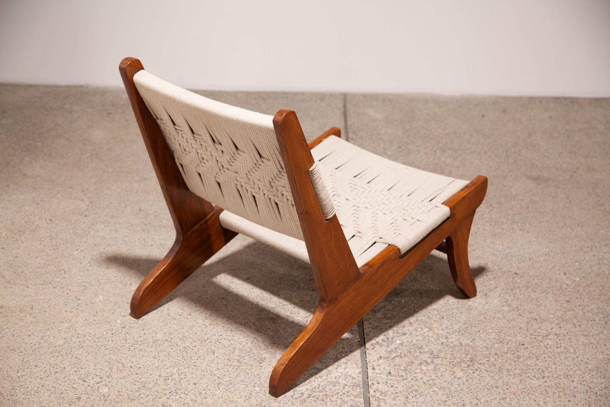 Teck Chaise longue en corde attribuée à Pierre Jeanneret en vente