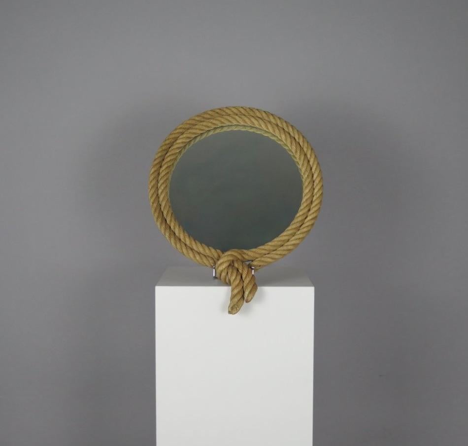 Moderne Miroir en corde avec dos en cuir par Audoux Minet. France, vers 1960. en vente
