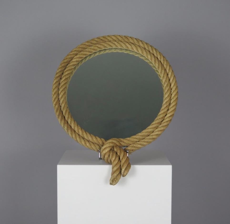 Français Miroir en corde avec dos en cuir par Audoux Minet. France, vers 1960. en vente