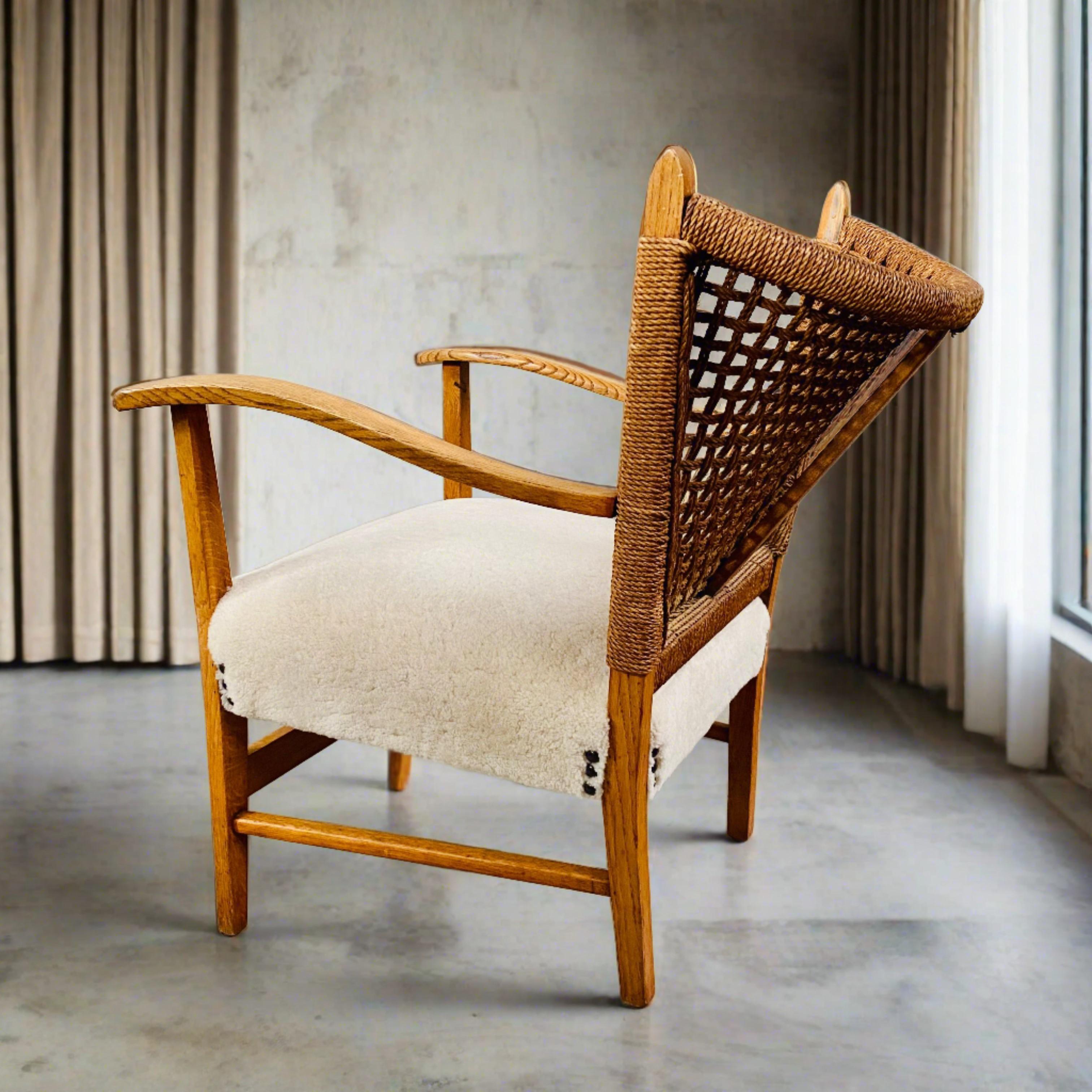 ROPE AND OAK ARM CHAIR BY BAS VAN PELT, NETHERLANDS 1940

Introducing the timeless elegance of the Bas van Pelt oak and cord armchair, a vintage gem hailing from the Netherlands circa 1940s. Crafted with meticulous attention to detail, this chair