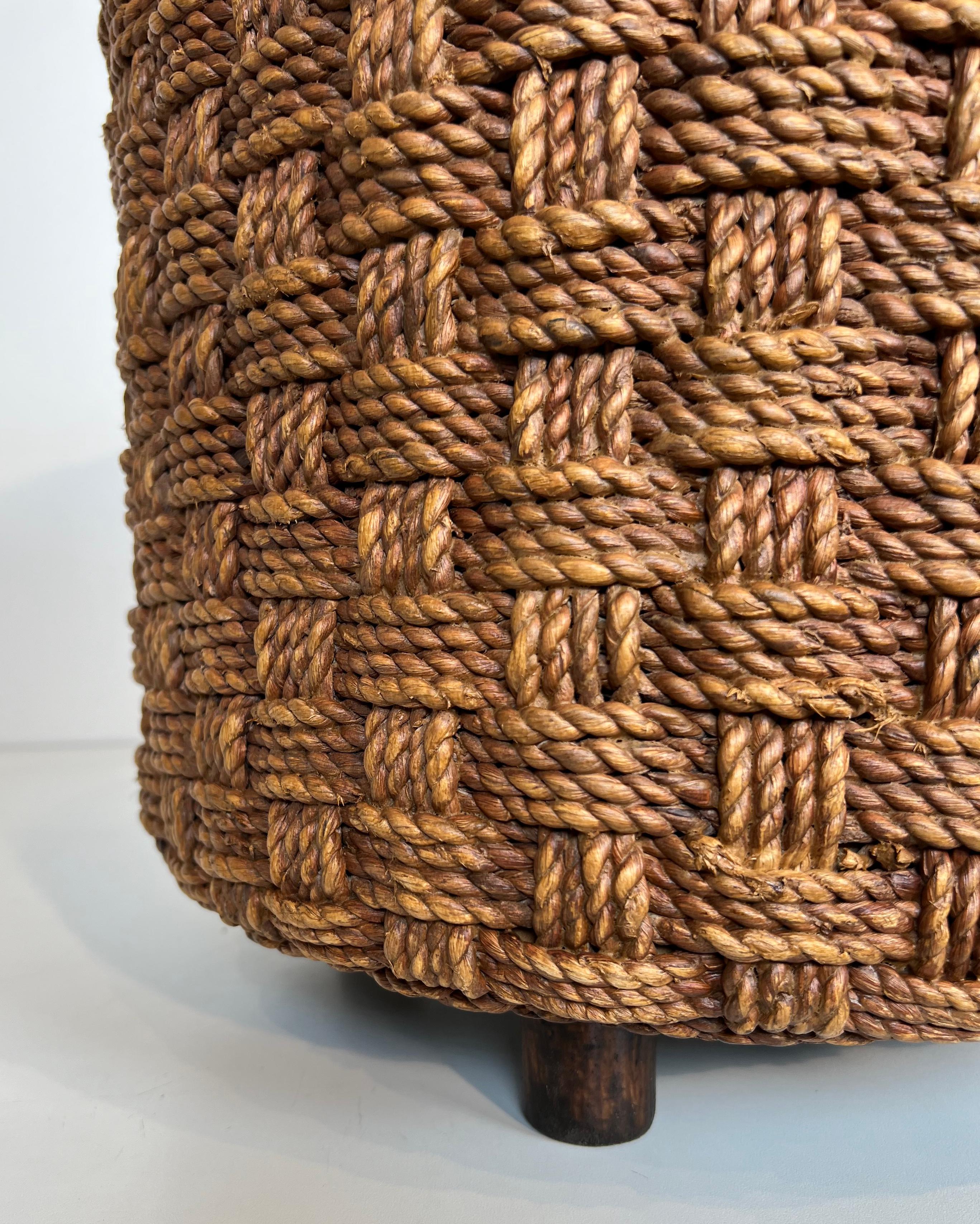 Tabouret en corde à pieds ronds en bois dans le style d'Audoux Minet en vente 6