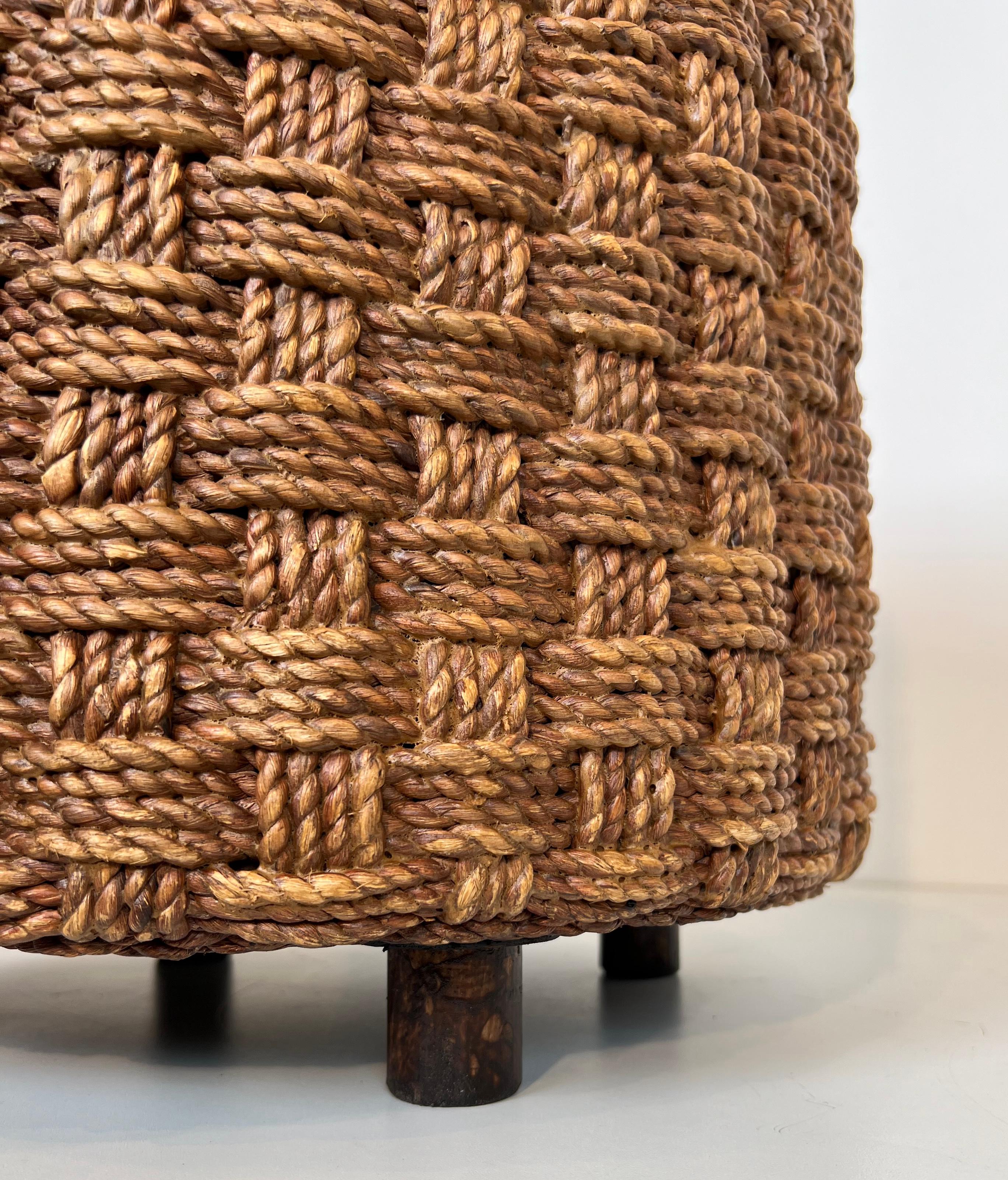 Tabouret en corde à pieds ronds en bois dans le style d'Audoux Minet en vente 9