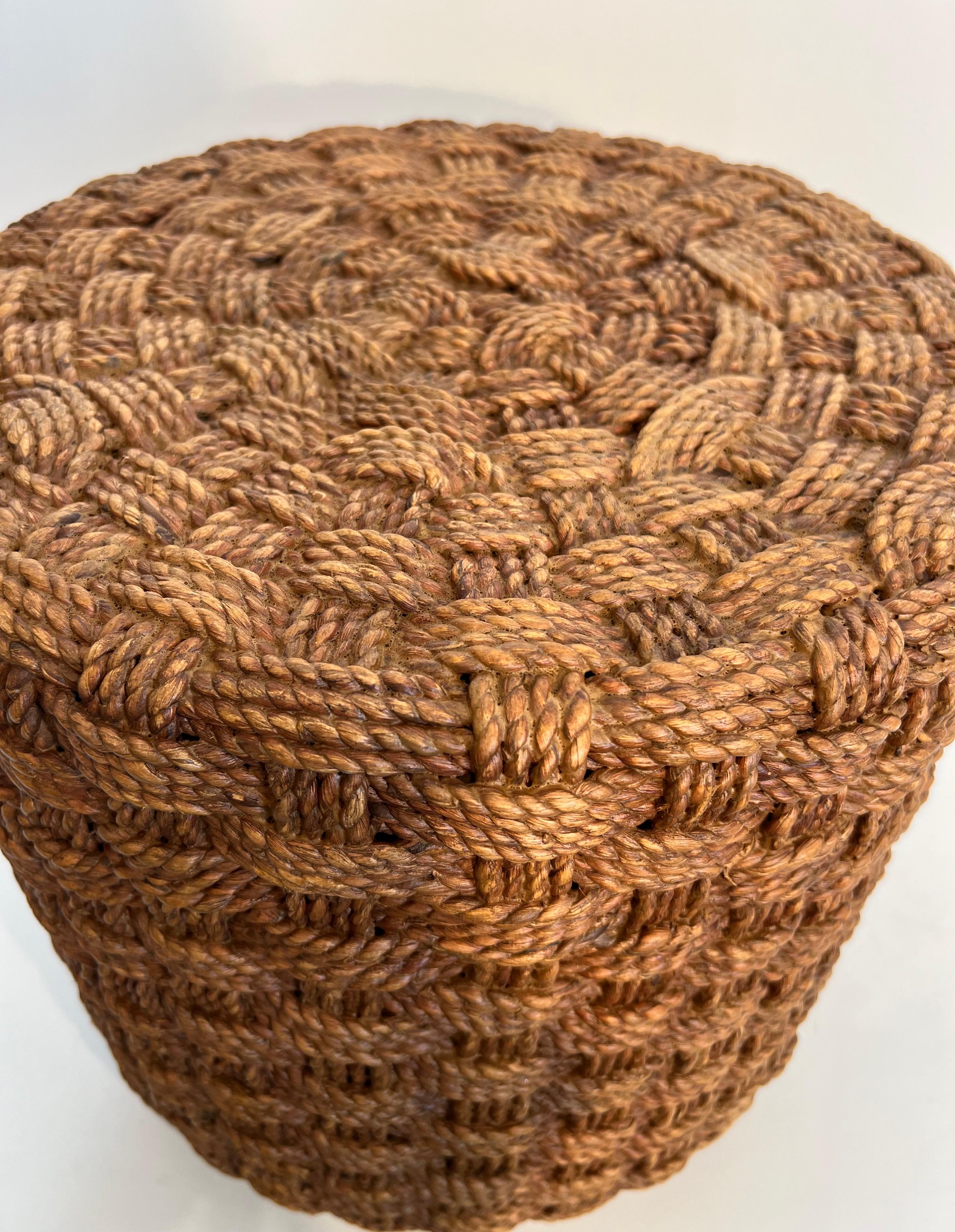 Tabouret en corde à pieds ronds en bois dans le style d'Audoux Minet en vente 1