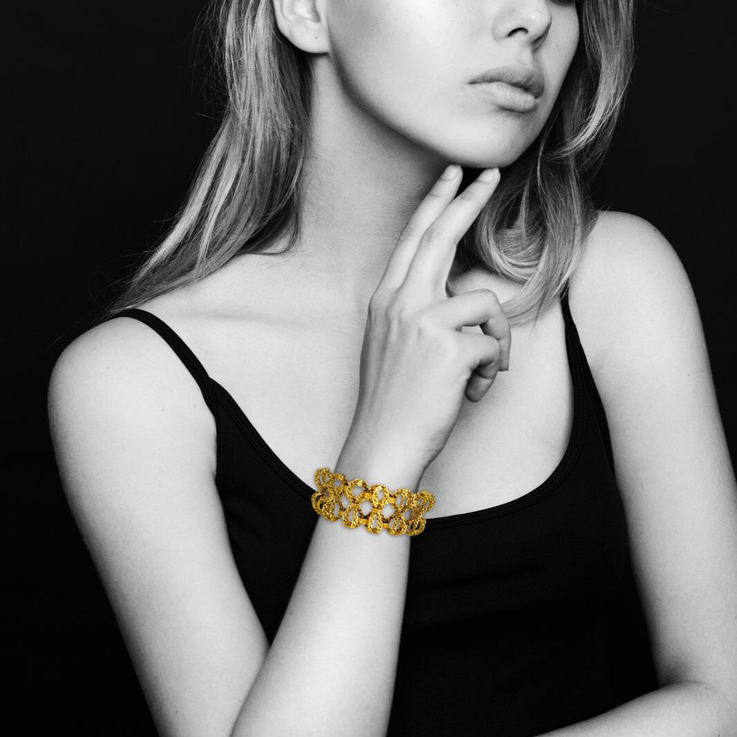 Bracelet en or jaune 18k avec nœud en forme de corde en vente 3