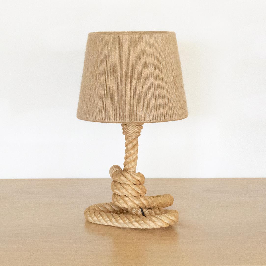 Rope table lamp by Adrien Audoux & Frida Minet, France, 1950s. Beautiful thick rope in twisted sculptural form. Excellent condition. New jute shade and newly re-wired.

 