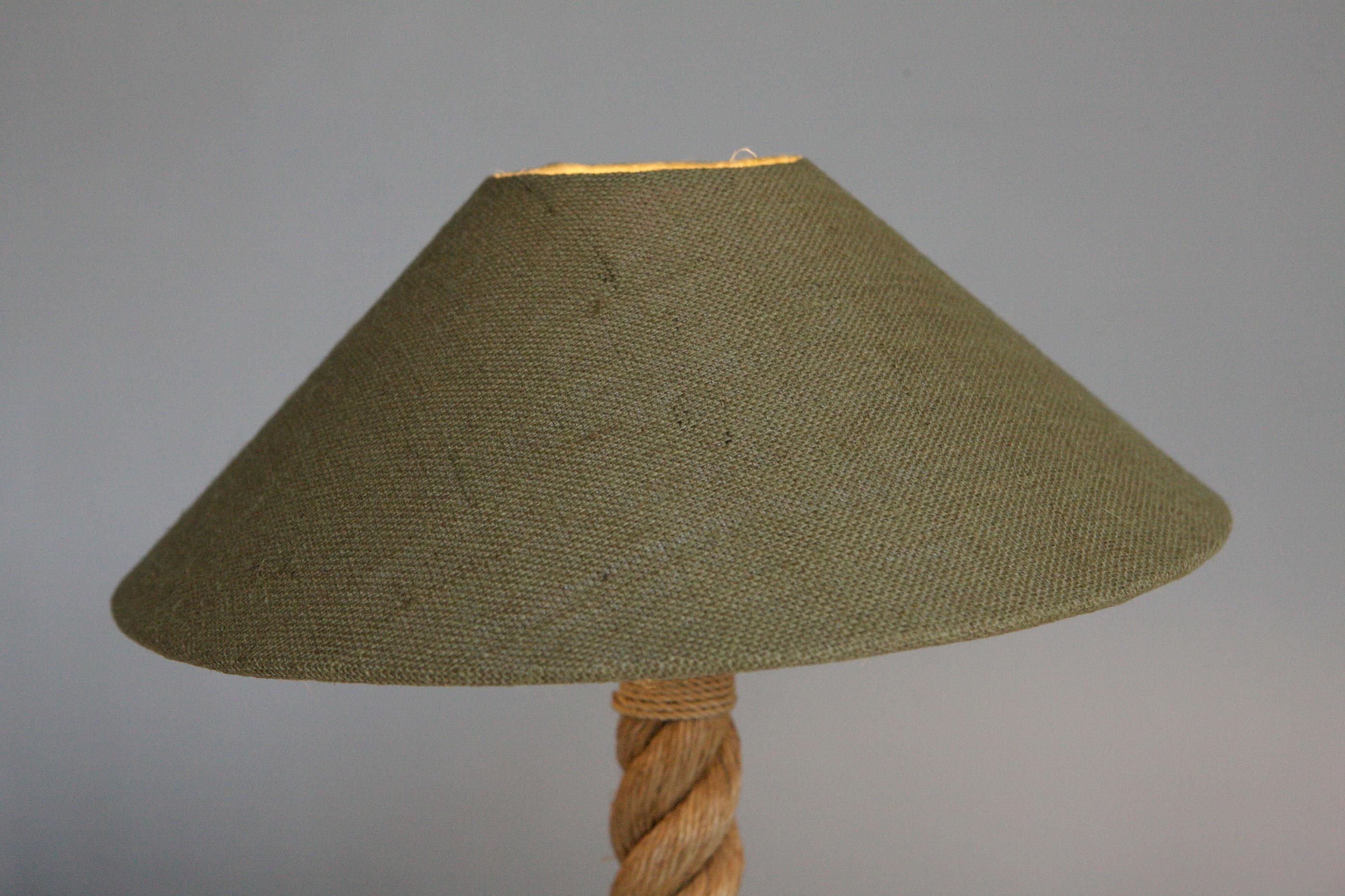 Lampe de table surréaliste en corde avec abat-jour en toile de jute. Circa 1980's France.