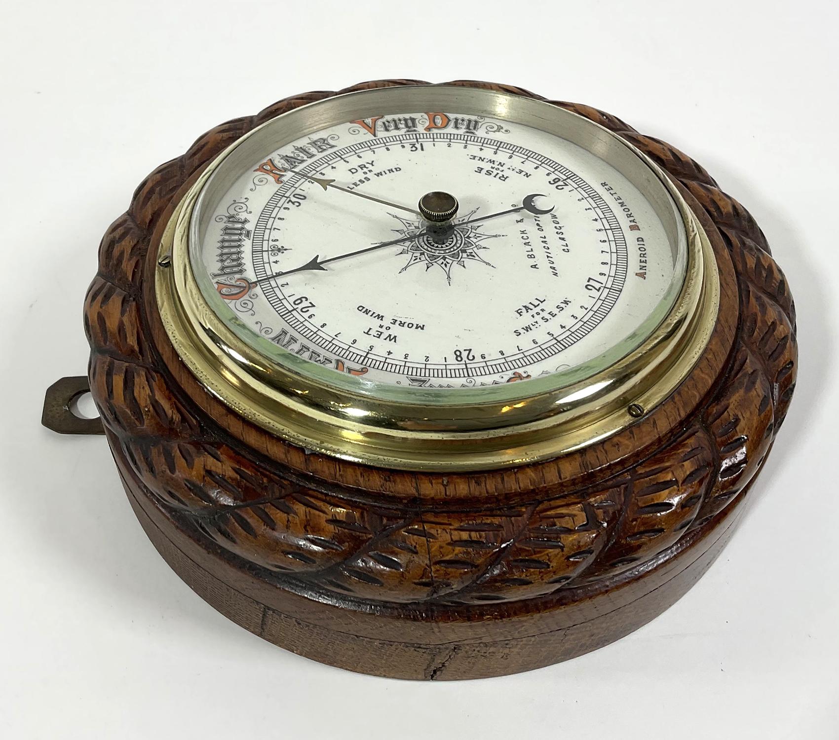 Nautisches Barometer aus geschnitzter Eiche mit Seildrehung (Messing) im Angebot