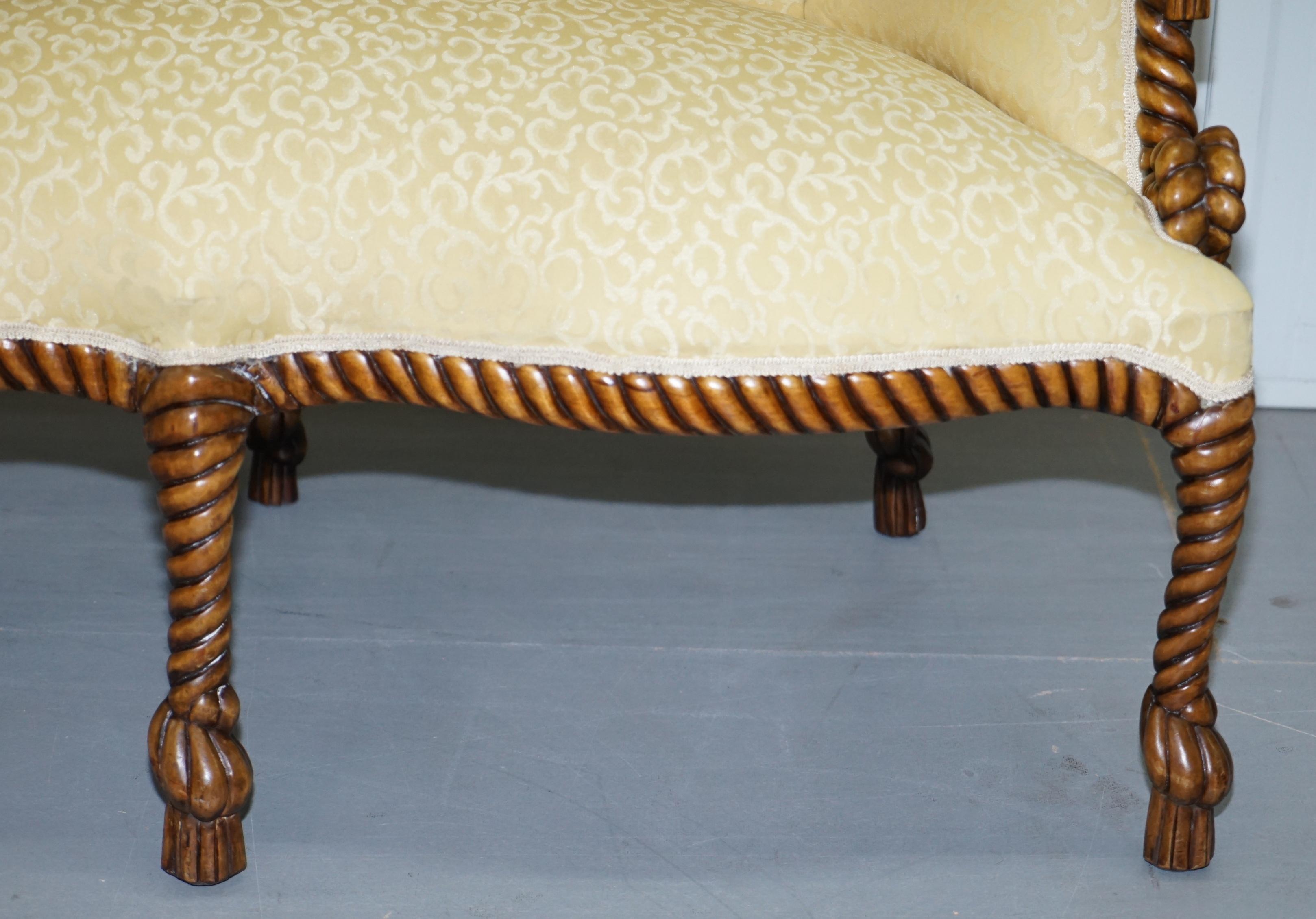 Sculpté à la main Suite de sièges et banquette en corde torsadée style Napoléon III, fauteuil et canapé Chesterfield en vente