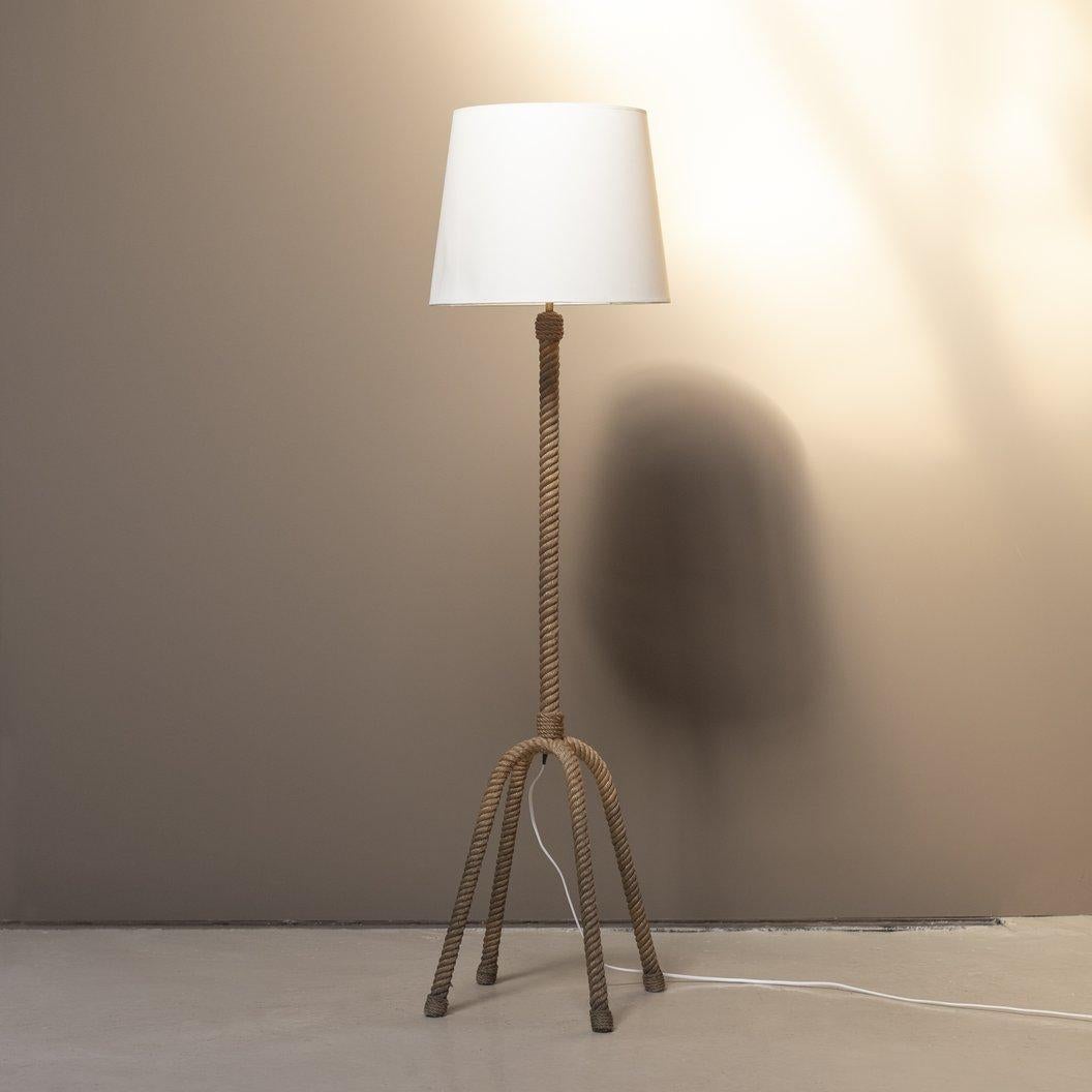 Item No. 27-80

Circa 1960s / France
Size W400 D400 H1305 mm

A vintage floor lamp from 1960s. Designed by Adrien Audoux and Frida Minet.
Wired for US and in working condition.
It features the original B22 light socket. *bulb not included.