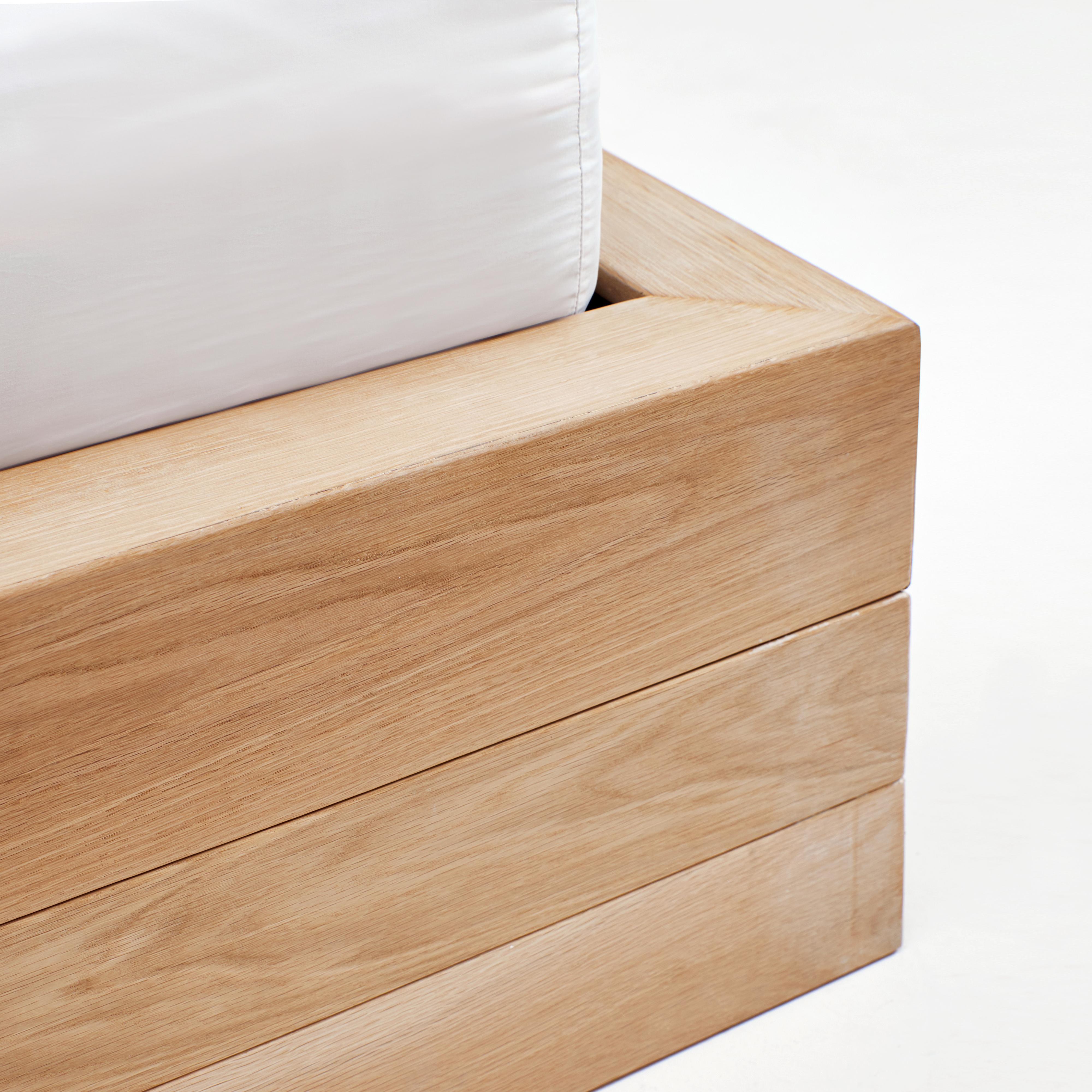 Roque Bed in Oak In New Condition For Sale In Macieira de Sarnes, PT