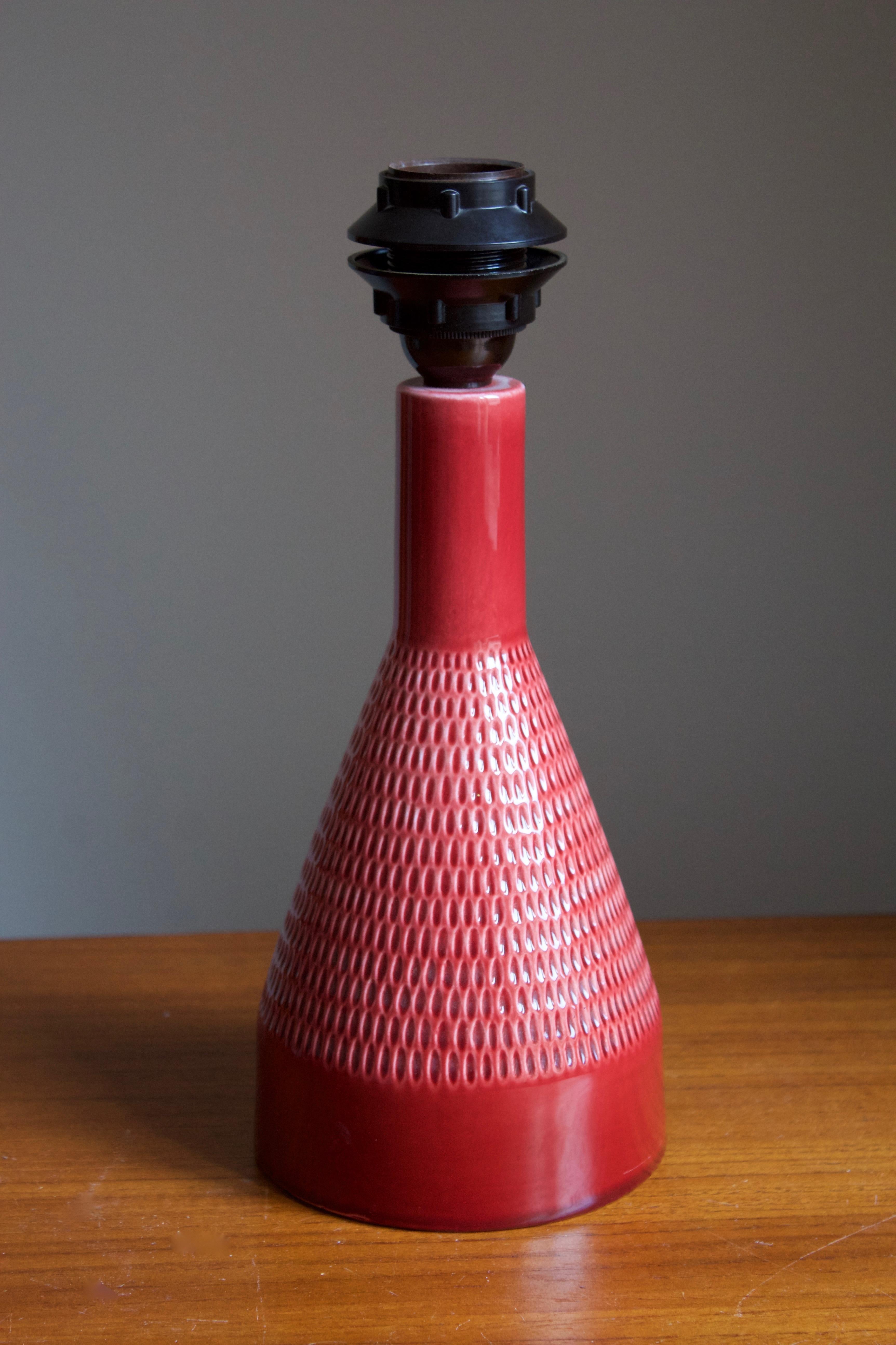 Mid-Century Modern Rörstand, Table Lamp, Red Glazed Ceramic, Fabric, Sweden, 1960s