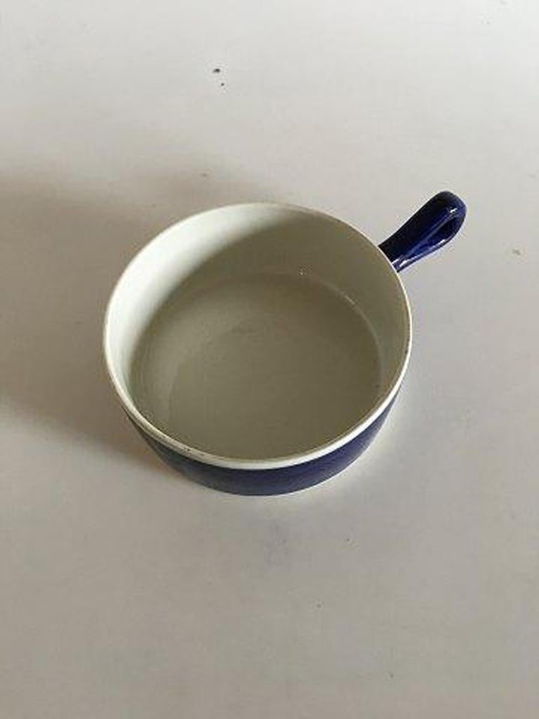 Rorstrand Blue Koka bowl with handle 

15,5cm.