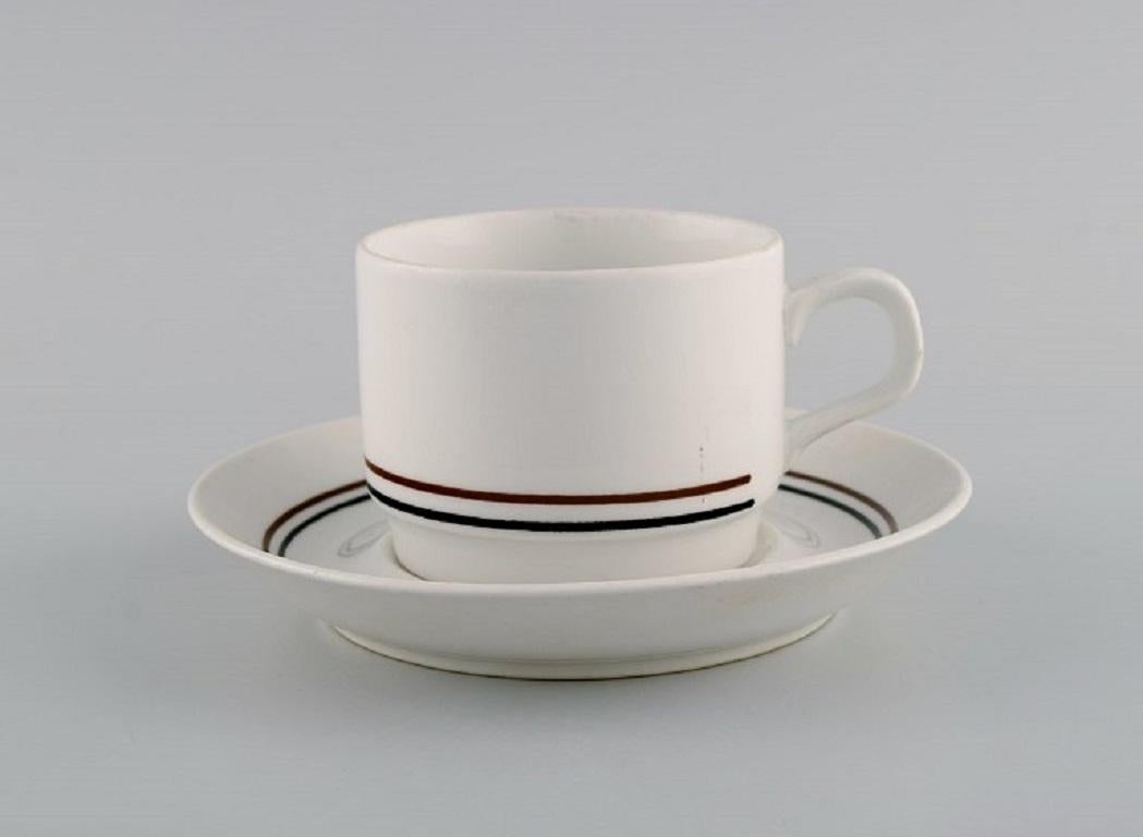 Rörstrand coffee service for six people. 
Swedish design, 1960s.
Consisting of six coffee cups with saucers and six plates in glazed porcelain.
The cup measures: 7.5 x 6 cm.
Saucer diameter: 14 cm.
Plate diameter: 18 cm.
In excellent