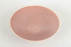 Rörstrand, Drejangruppen, Sweden. Low ceramic bowl with matte pink glaze. 1970s