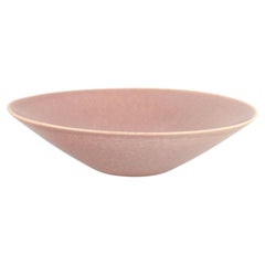 Rörstrand, Drejangruppen, Sweden. Low ceramic bowl with matte pink glaze. 1970s