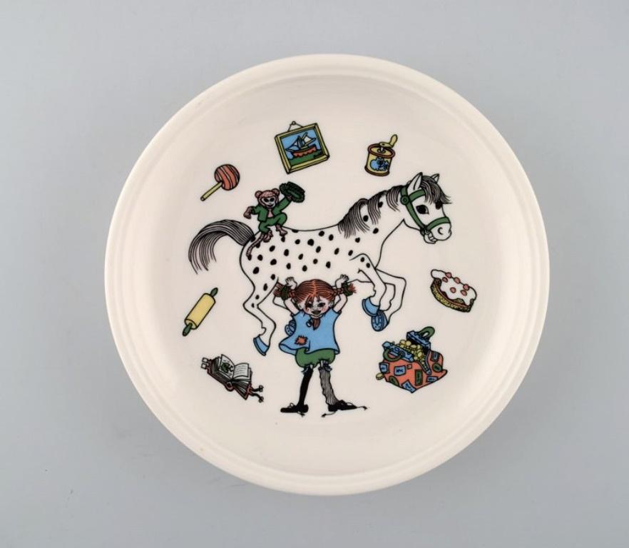 Rörstrand. Four cups and a plate in porcelain with Pippi Longstocking motifs, late 20th century.
In very good condition.
Stamped.
The plate measures: 18 x 3 cm.
The cup measures: 7.8 x 7.5 cm.