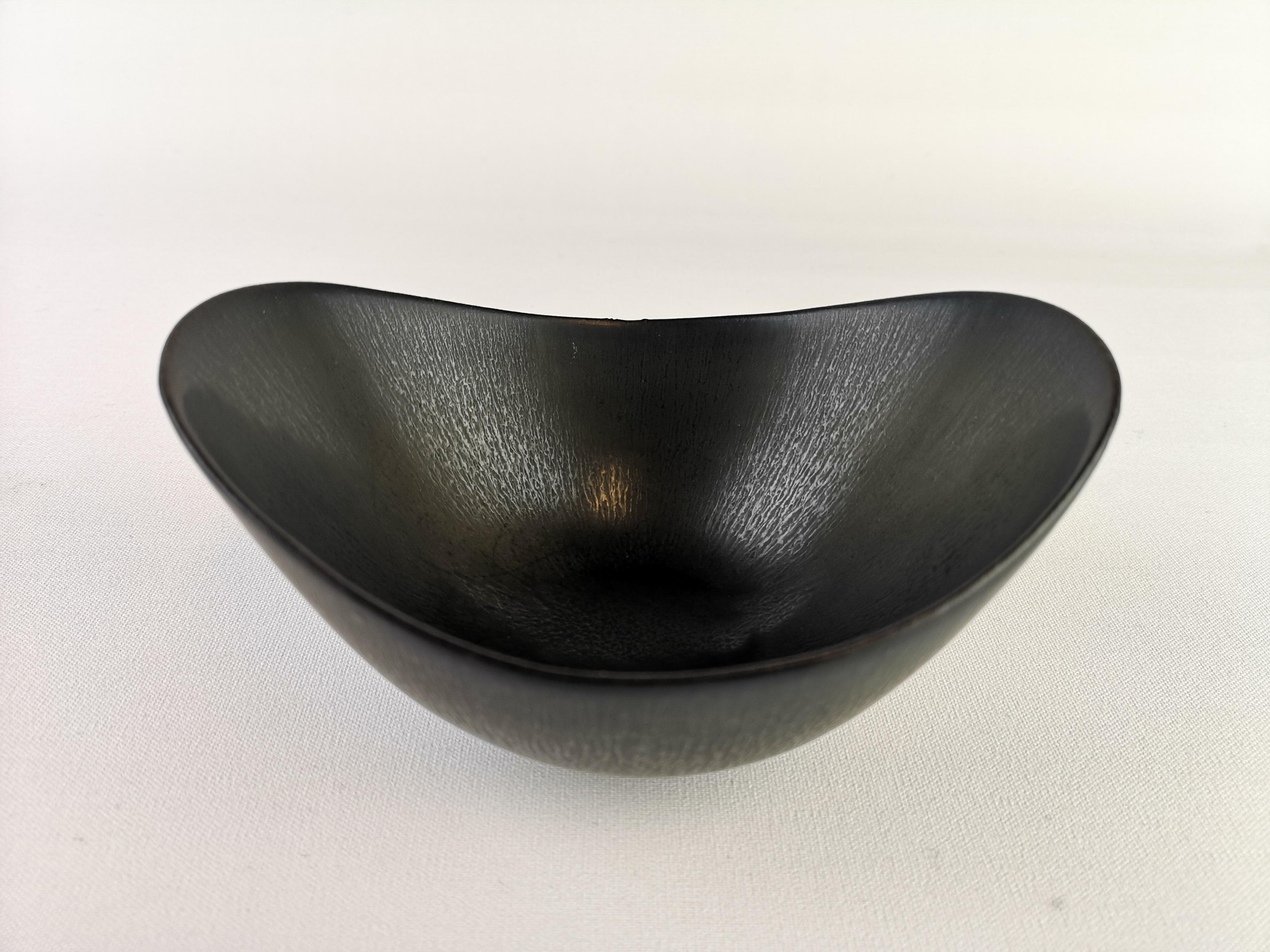 Rörstrand Gunnar Nylund Ceramic Bowl im Zustand „Hervorragend“ in Hillringsberg, SE