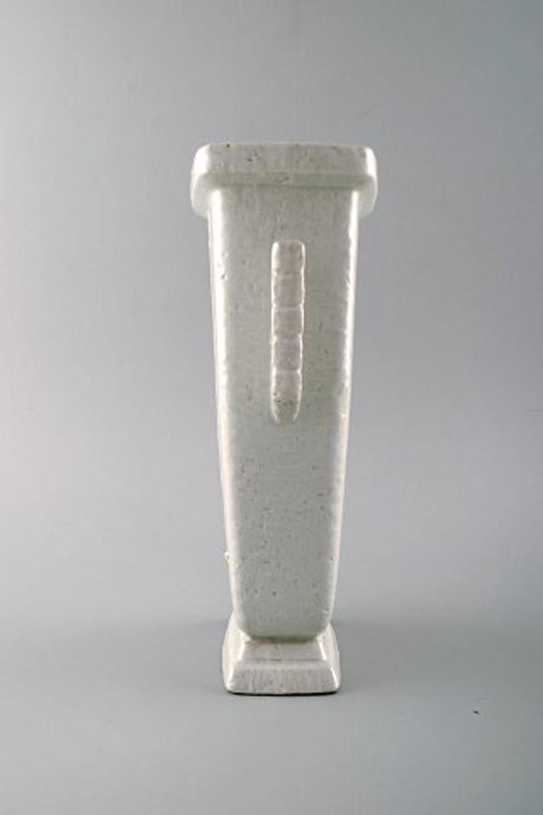 Rörstrand: Gunnar Nylund, Sweden. Chamotte vase.
Measures: 26.5 x 20 x 9 cm.
White glaze.
Marked.
In perfect condition.