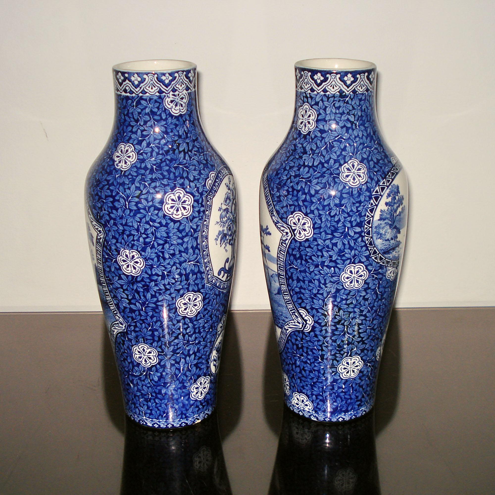 Dipinto a mano Coppia di vasi in porcellana Art Nouveau Rörstrand, Svezia, XIX secolo in vendita