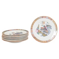 Rörstrand. Ensemble de neuf assiettes à déjeuner en faïence. Série 'Japon'. Début du 20e siècle.