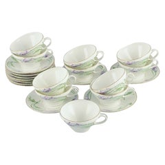 Rörstrand, Suède, un ensemble de onze tasses à thé et soucoupes en porcelaine Art Nouveau