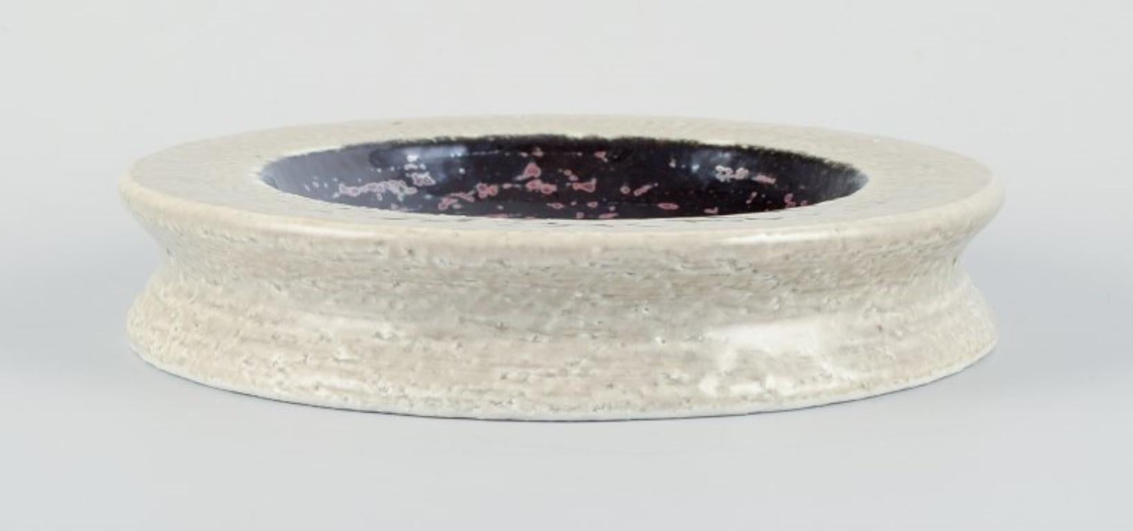 Rörstrand, Sweden, ceramic bowl in cream and black metallic glaze. In Excellent Condition For Sale In Copenhagen, DK