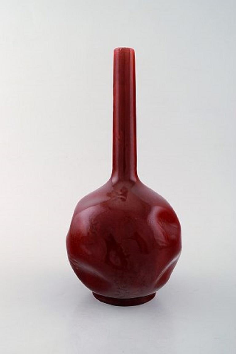 Rörstrand, Sweden. Early vase with narrow neck in glazed faience. Beautiful deep red glaze, circa 1900.
Stamped.
In very good condition.
Measures: 28 x 14.5 cm.