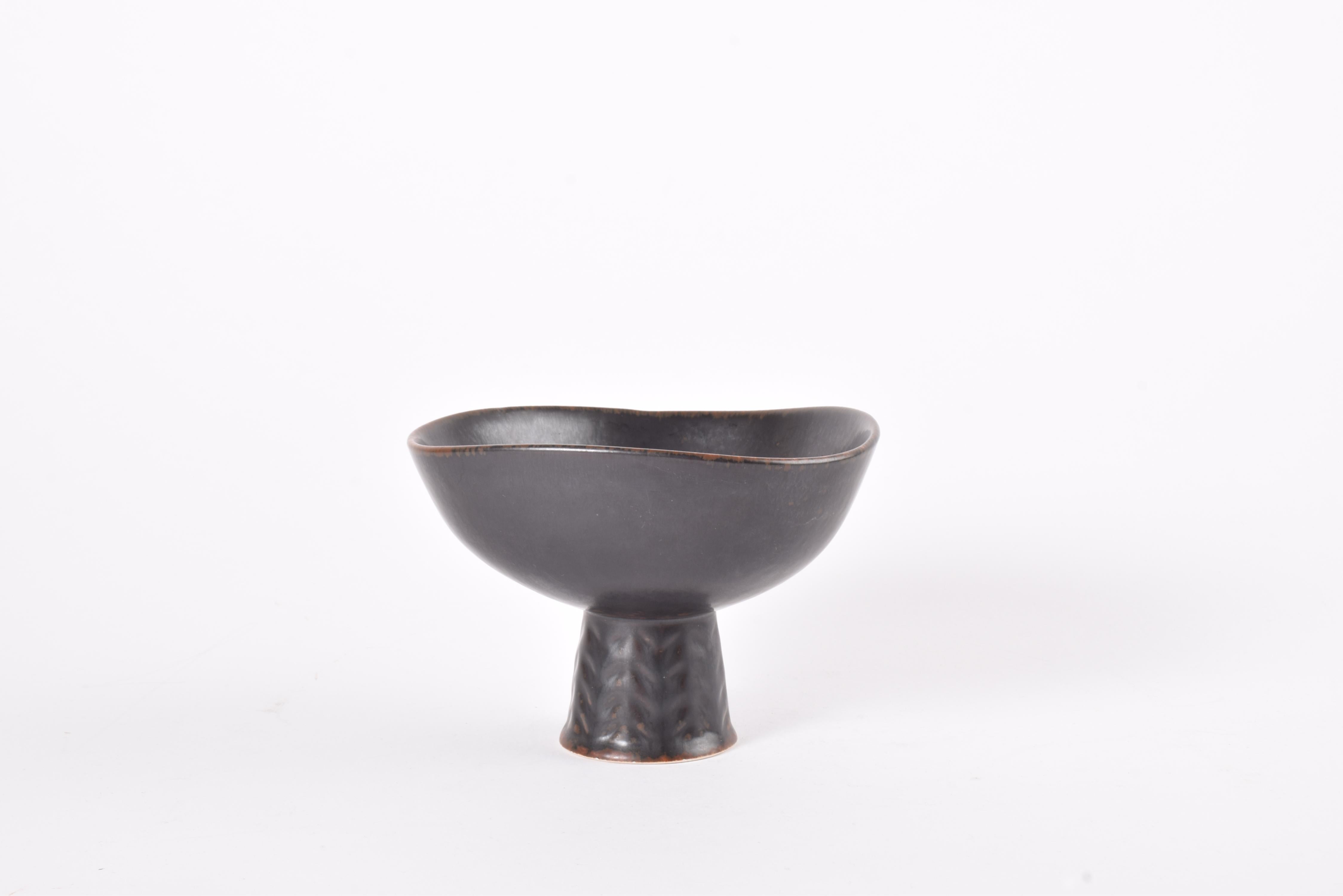 Cuenco con pie Rörstrand Sweden Esmalte marrón de Carl-Harry Stålhane, Moderno ca. 1950 Sueco en venta