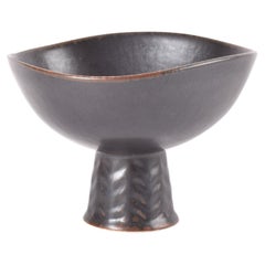 Cuenco con pie Rörstrand Sweden Esmalte marrón de Carl-Harry Stålhane, Moderno ca. 1950