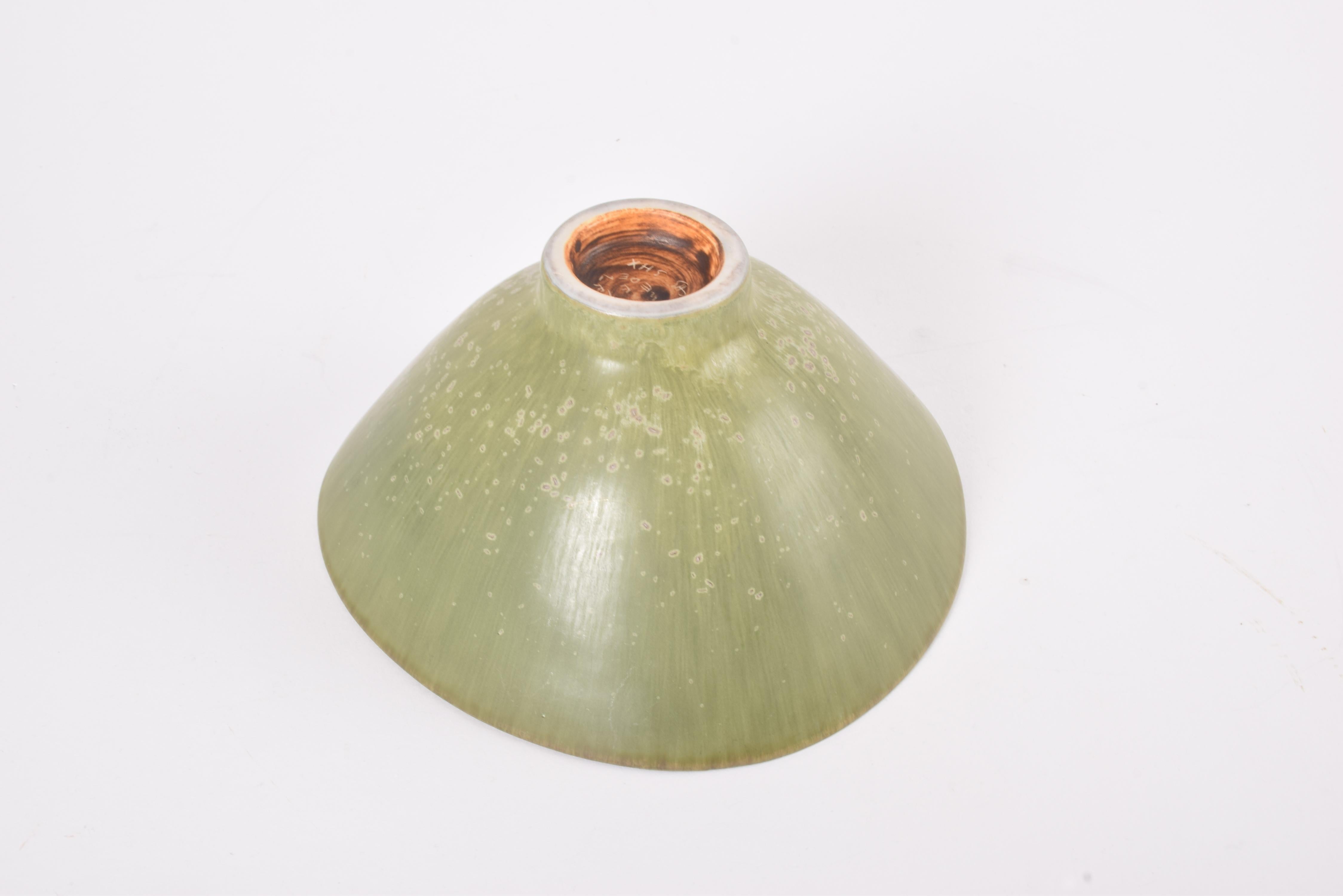 Cuenco con pie Rörstrand Sweden Esmalte moteado verde de Carl-Harry Stålhane Años 50 Cerámico en venta