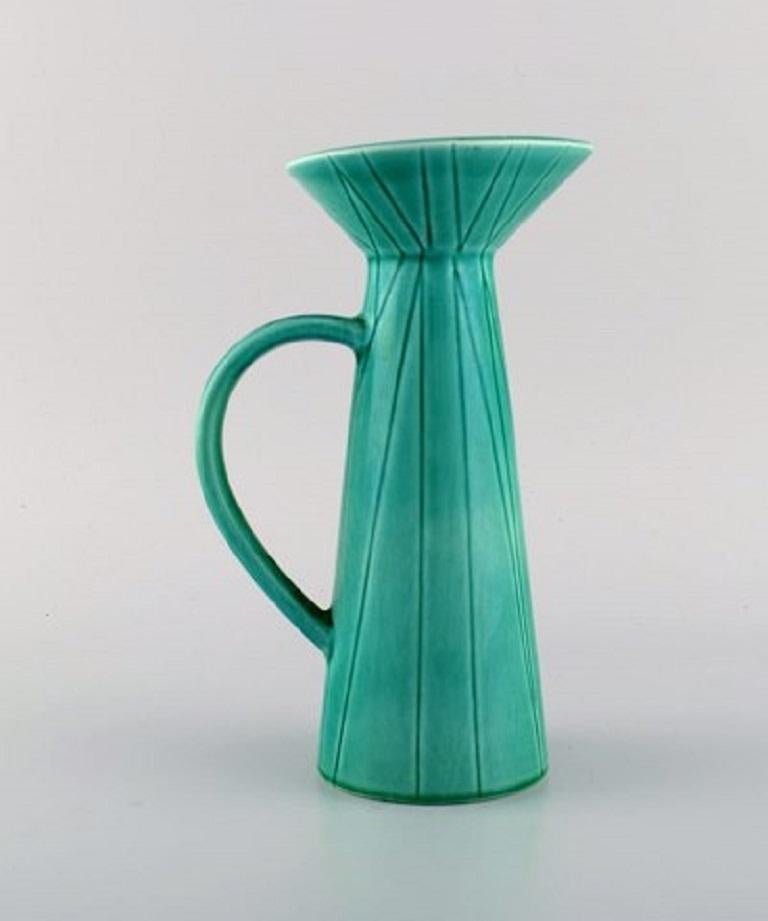 Rörstrand, Sweden. Jug in glazed ceramics. Beautiful glaze and incised decoration, 1960s.
Measures: 20 x 13 cm.
In excellent condition.
1st factory quality.
Stamped.