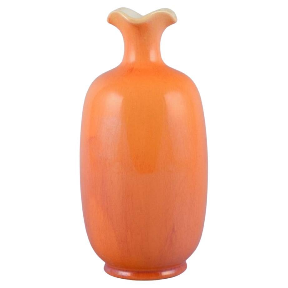 Rörstrand, Schweden, große Fayence-Vase mit urangelber Glasur.  im Angebot