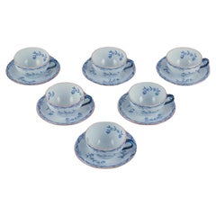 Rörstrand, Svezia. Set di sei tazze e piattini da caffè "Ostindia" in maiolica.