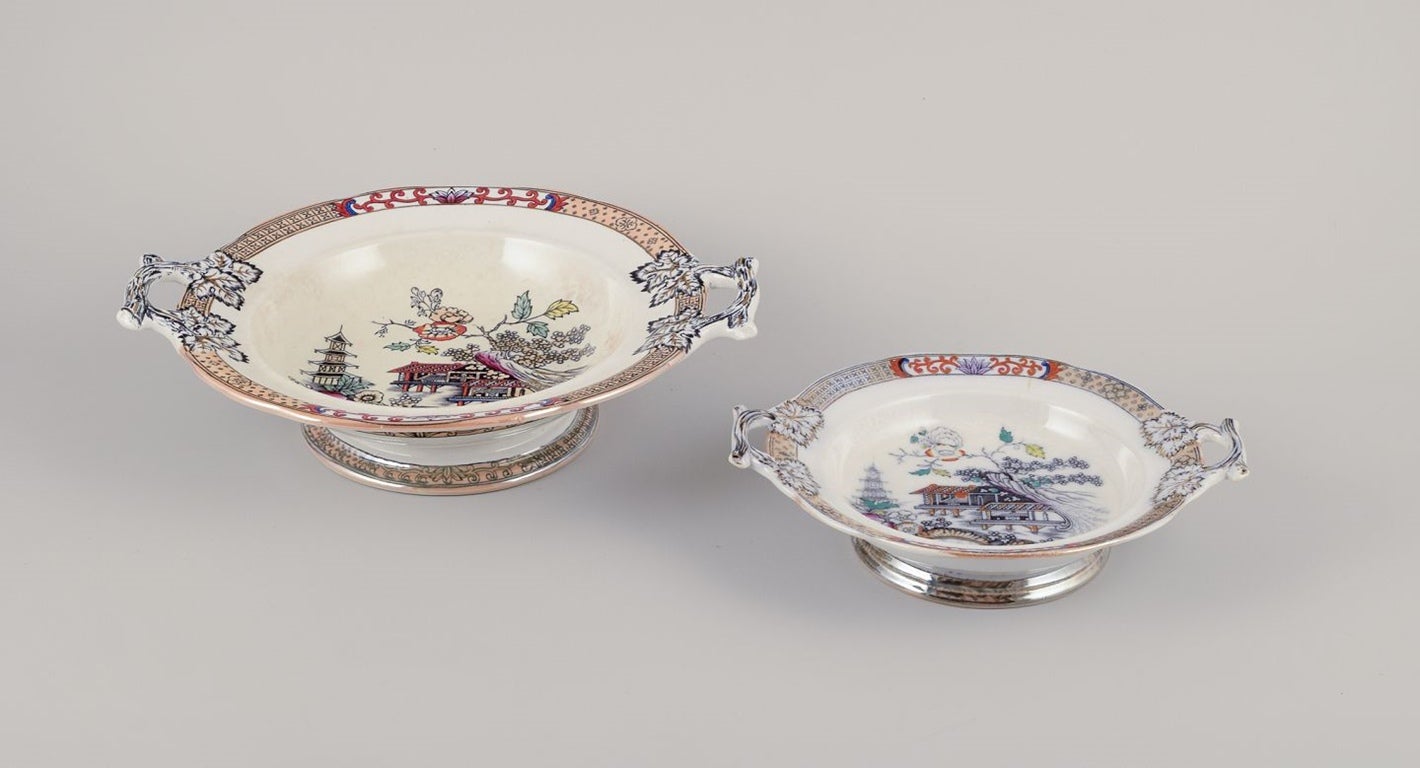 Rörstrand, Schweden. Zwei Fayence "Japan" Tafelaufsätze mit Griffen. Anfang 20. Jh. im Angebot