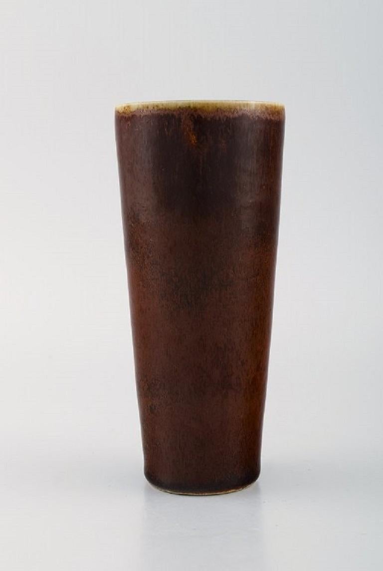 Scandinavo moderno Vaso Rörstrand in ceramica smaltata, splendida smaltatura in tonalità marrone, anni '60 in vendita