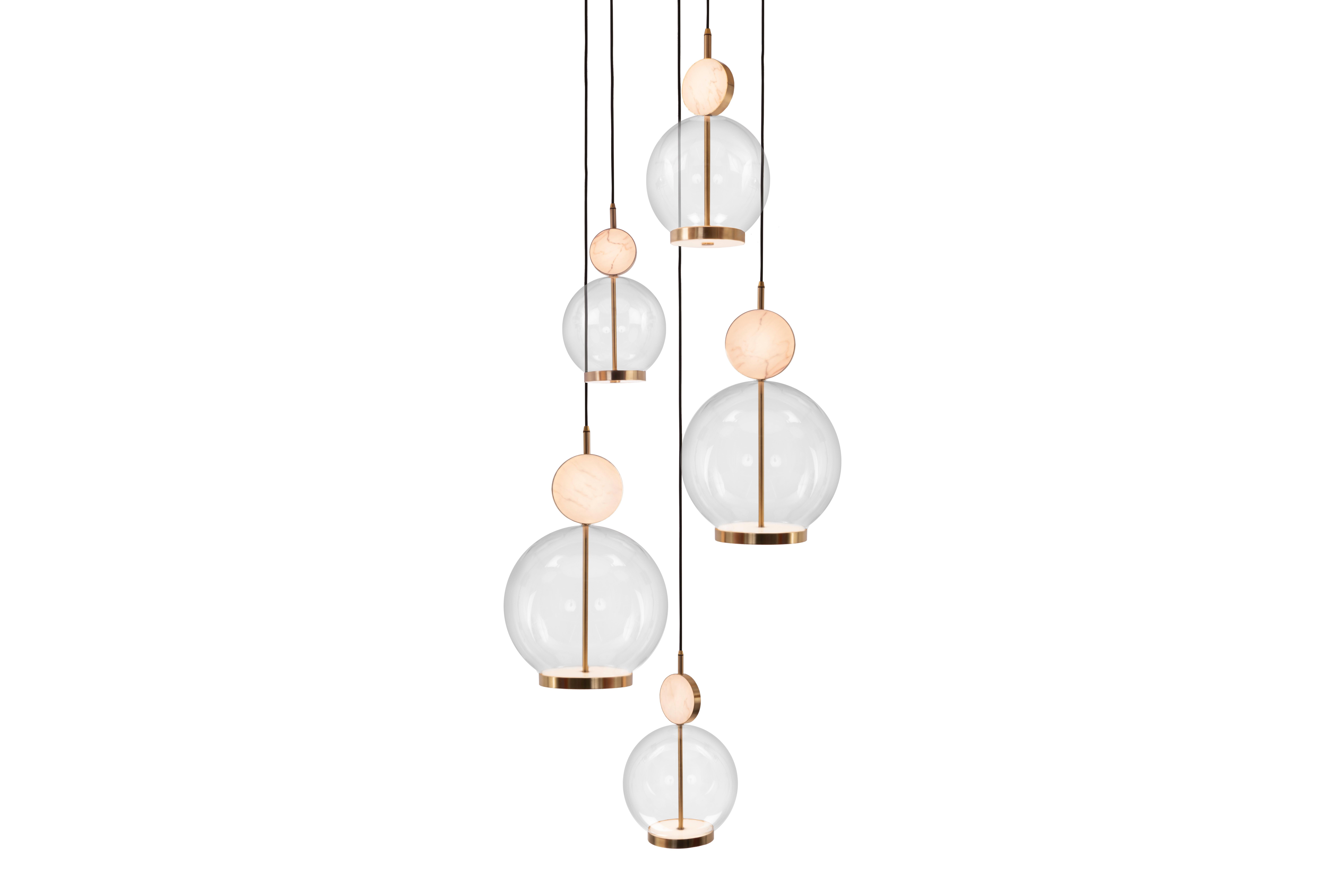 Lampe à suspension Rosa 5 pièces de Marc Wood. Lampes LED en marbre, verre et laiton faites à la main