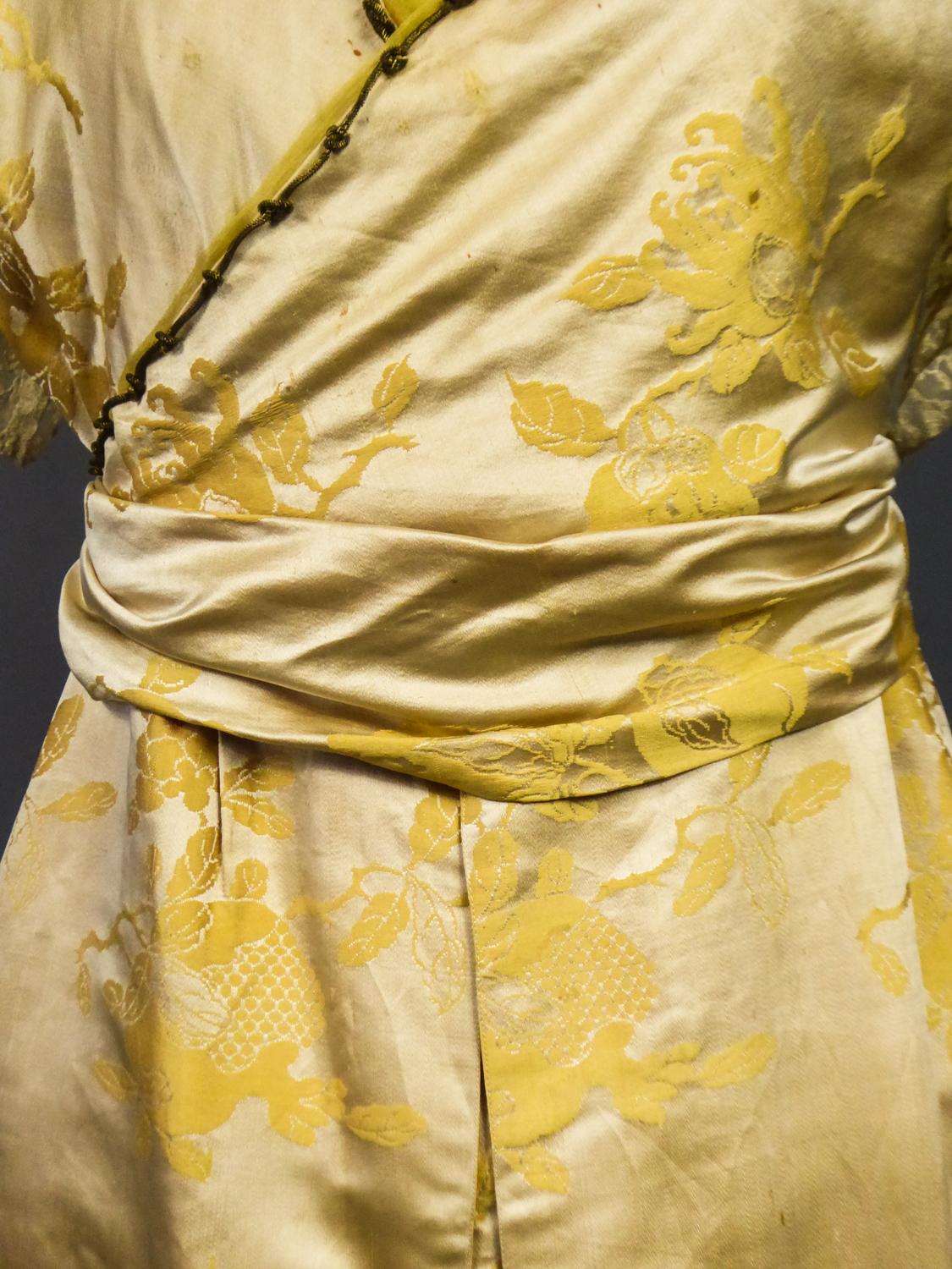 Rosa C. Korn beschriftetes Kleid aus chinesischem Damast-Satin - Vereinigte Staaten um 1915 im Angebot 5