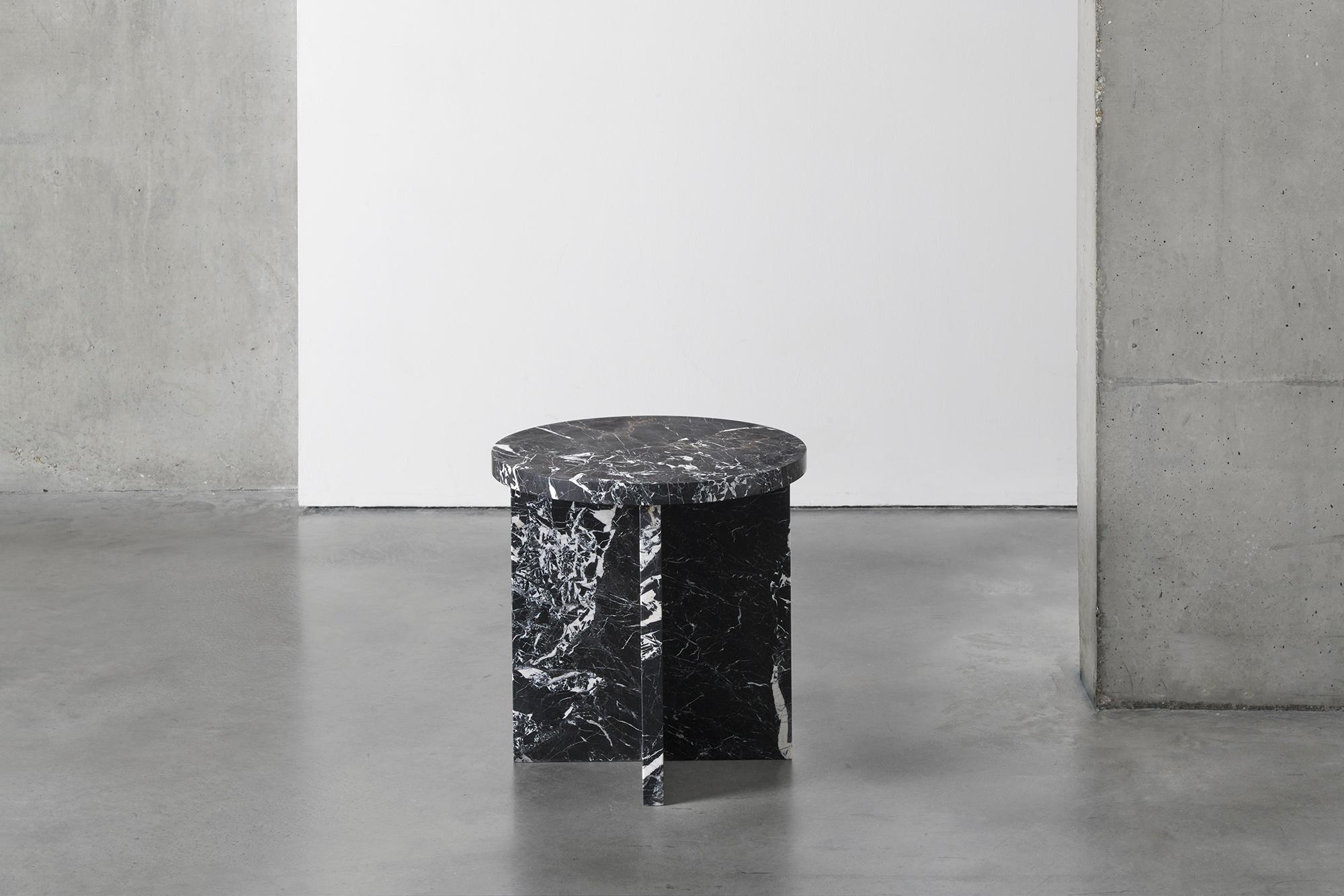 Postmoderne Table d'appoint en marbre Rosa par Agglomerati en vente