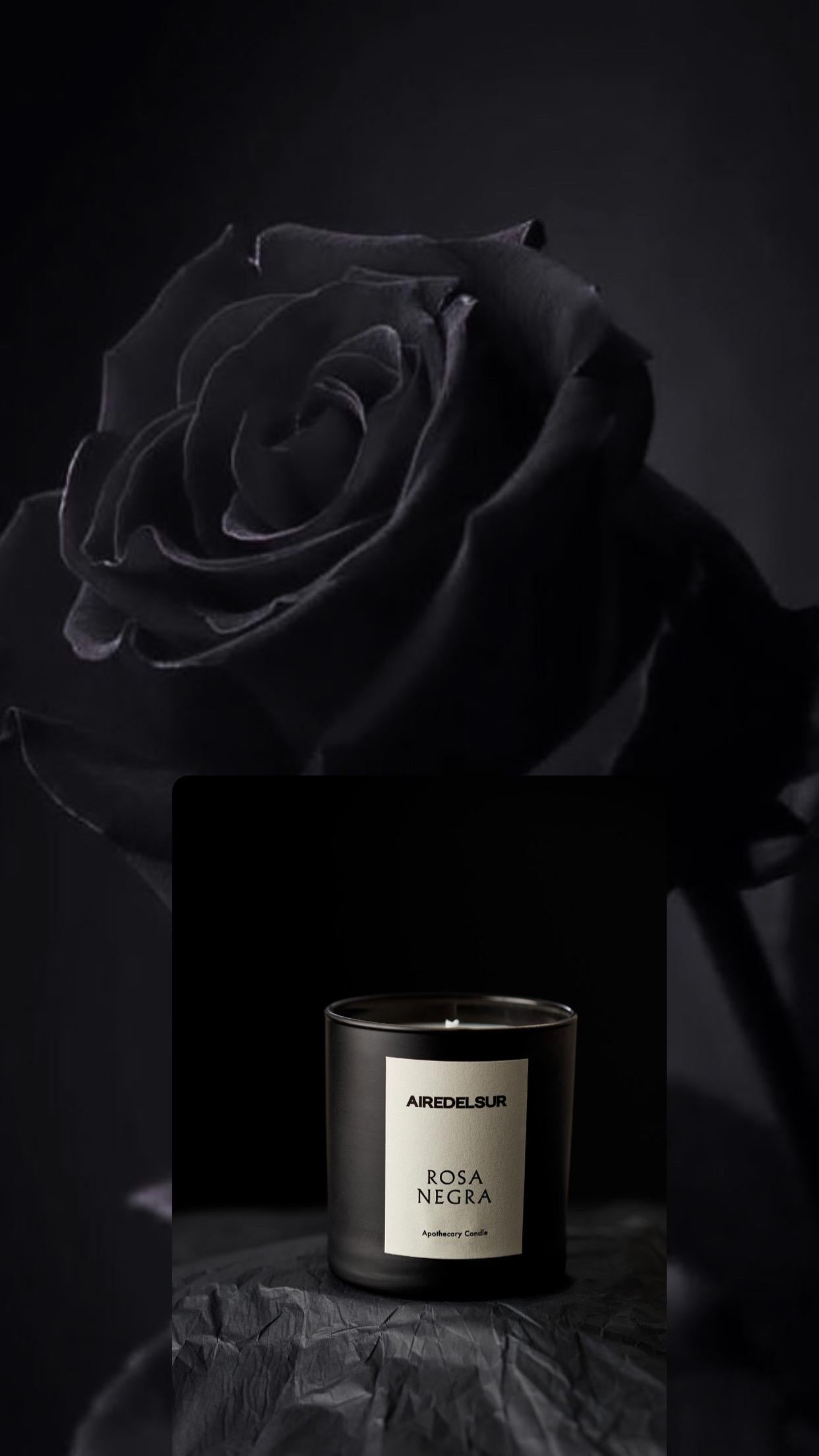 Argentine Rosa Negra, Black Glass Scented Candle For Sale