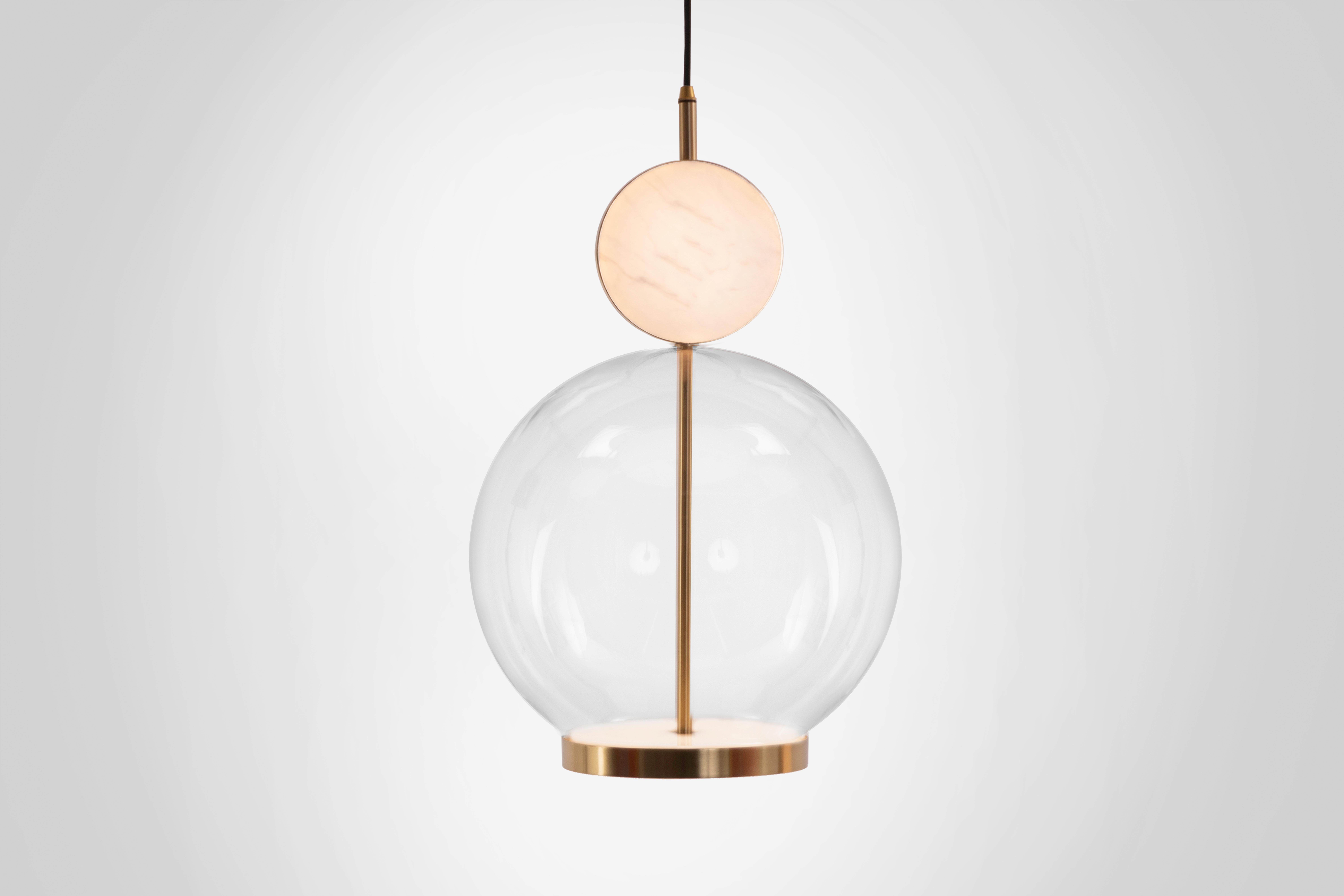 Pendentif Rosa grand modèle de Marc Wood. Lampe décorative en marbre, verre et laiton faite à la main en vente 1