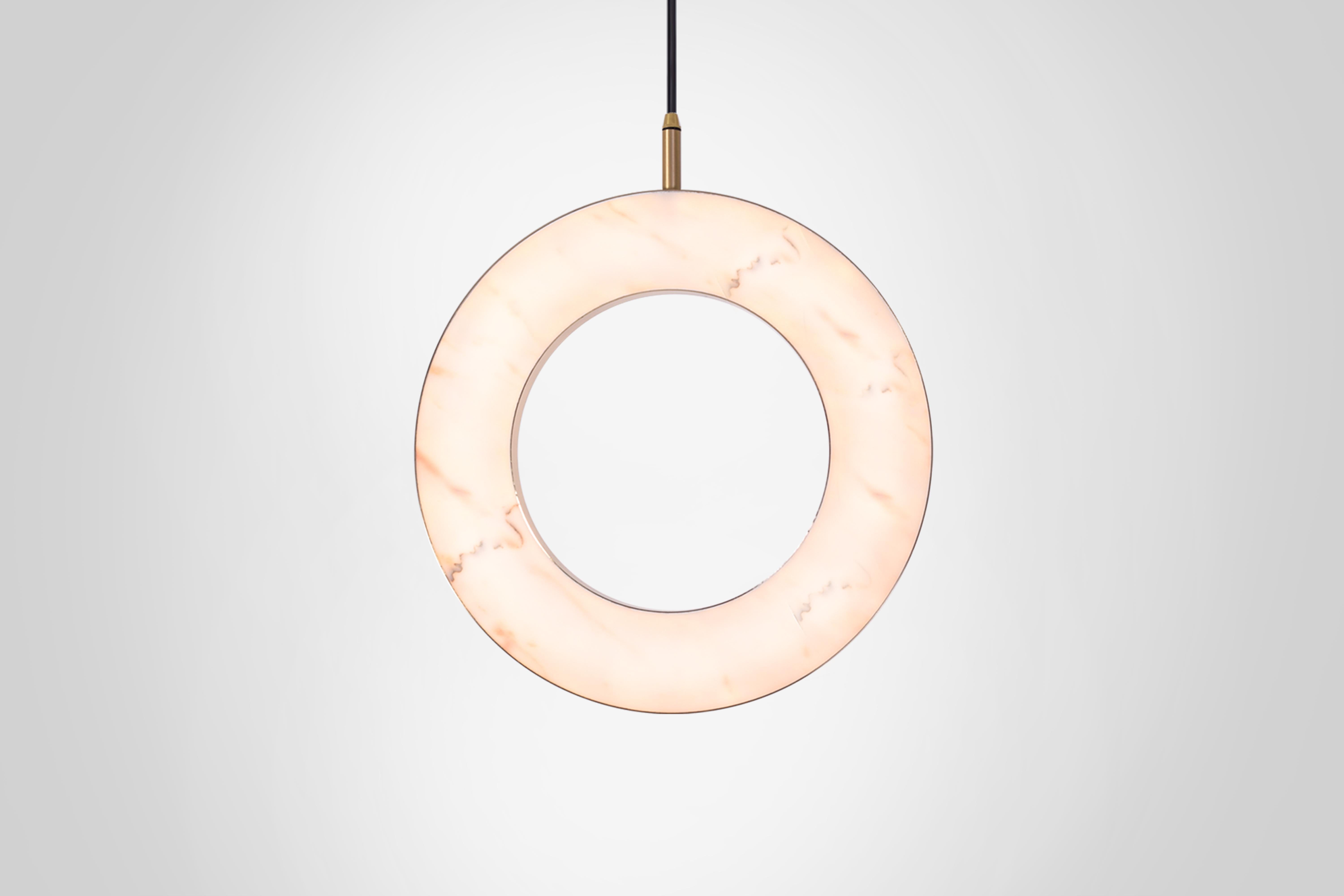 Britannico 'Rosa Ring' di Marc Wood. Lampada LED in ottone e marmo 