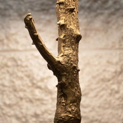 Lampe de table Rosa Rosae avec abat-jour en lin doré et tige en bronze